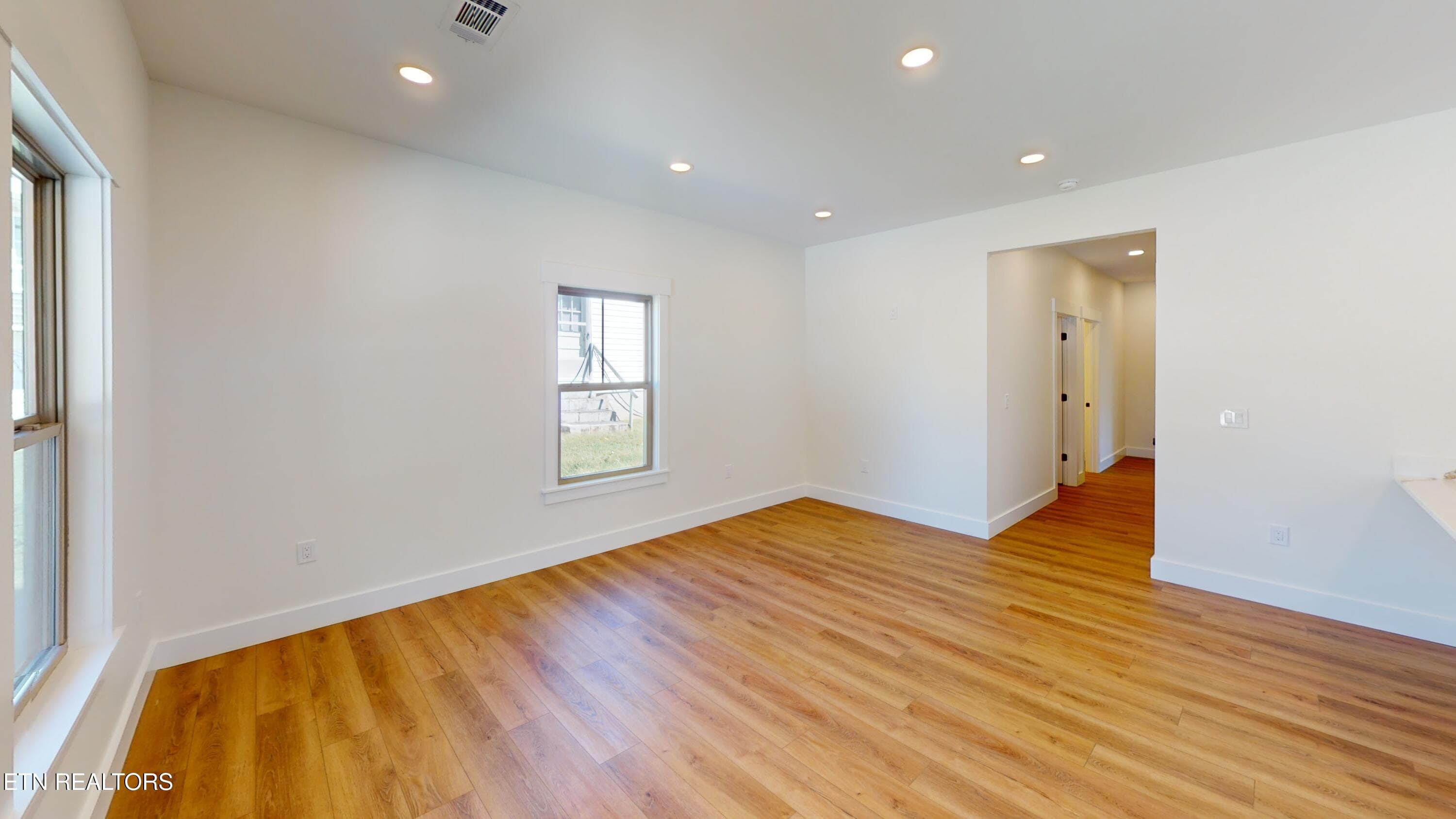 4-Living-Room 1.5 - 186 College St, Dayton, TN 37321