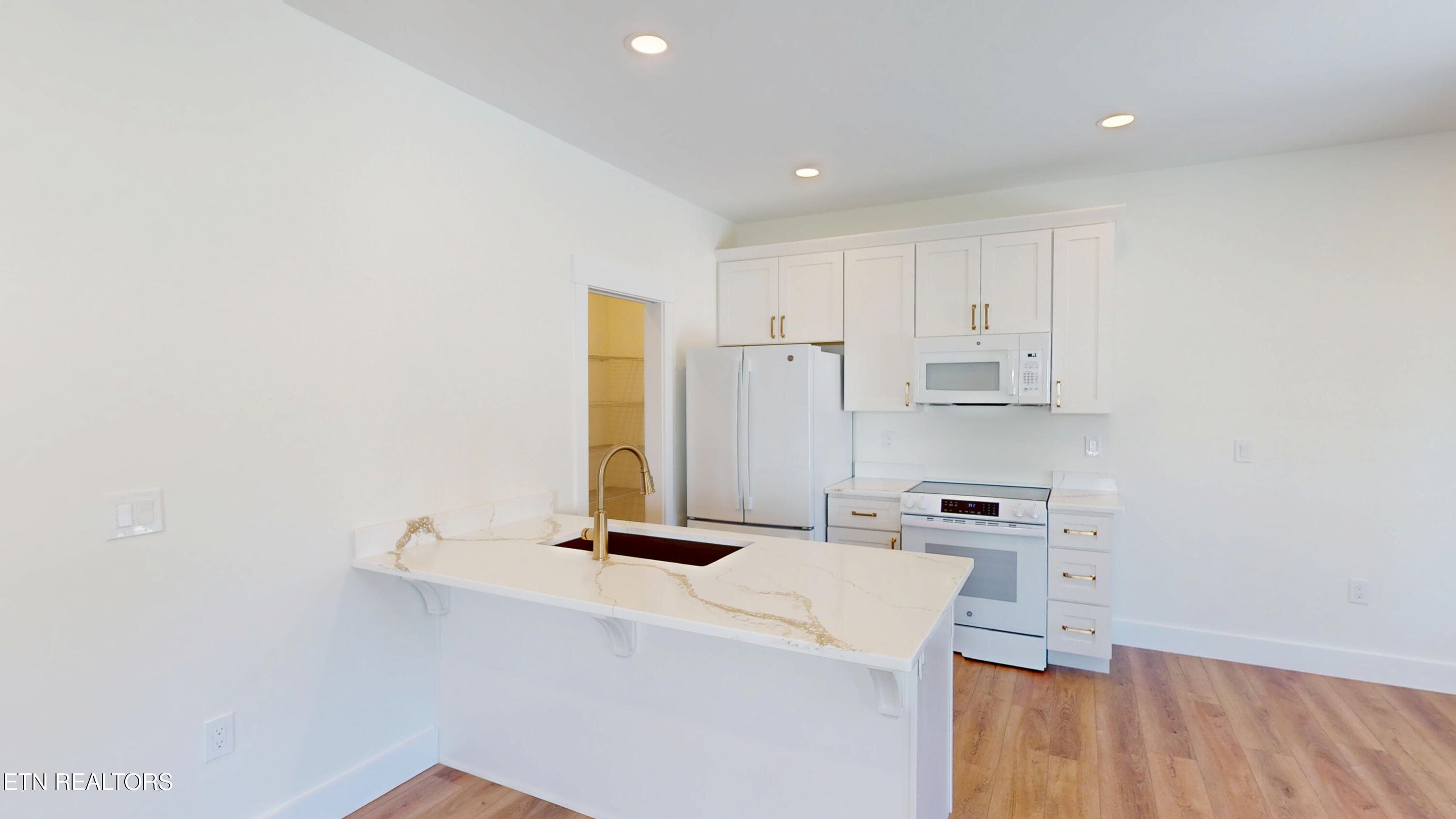 5-Kitchen 1 - 186 College St, Dayton, TN 37321