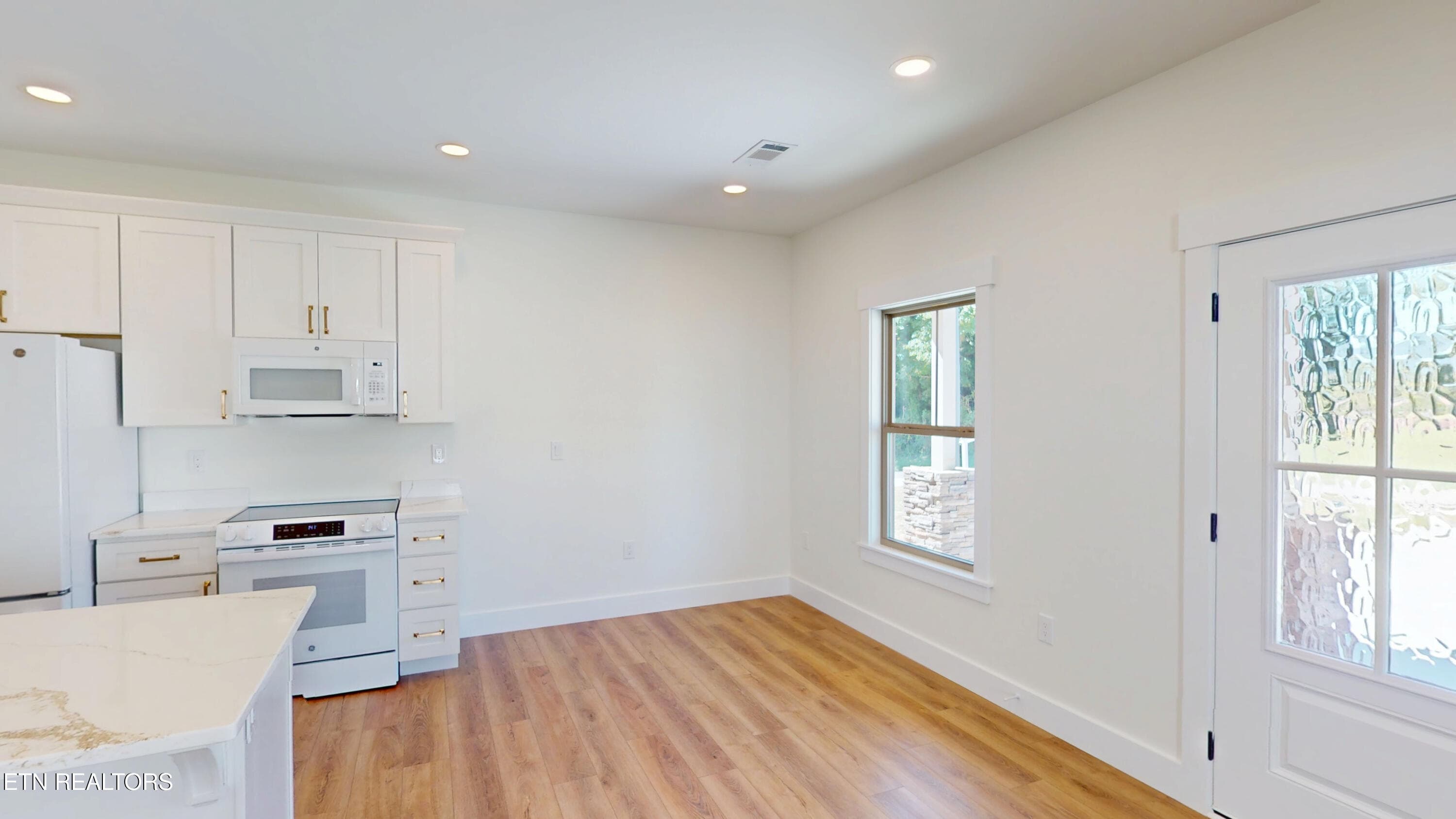 7-Dining Area - 186 College St, Dayton, TN 37321