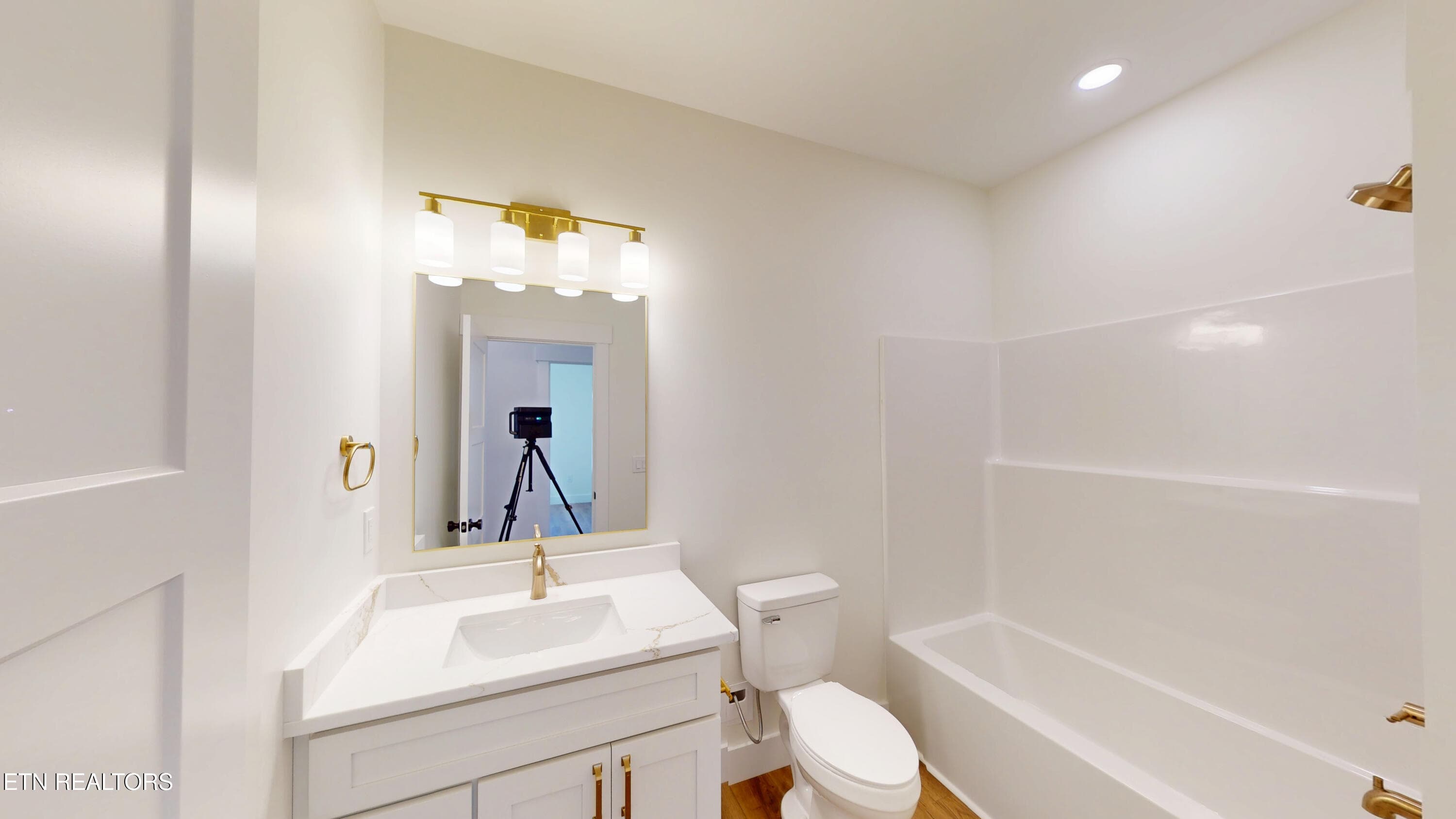 13.1Bathroom 1 - 186 College St, Dayton, TN 37321
