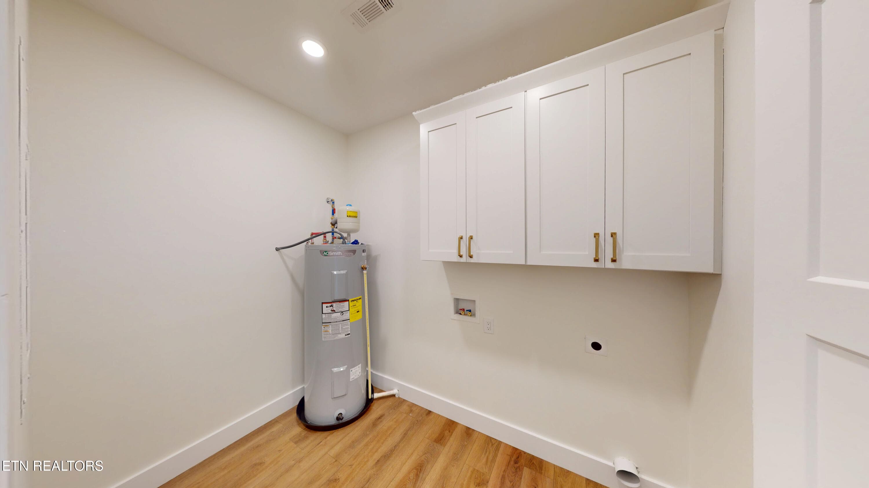 16-Laundry Room - 186 College St, Dayton, TN 37321