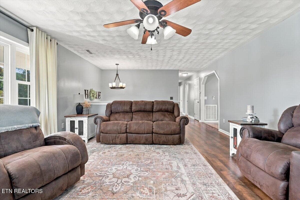 09-216 Ron Trent Rd 9 - 216 Ron Trent Rd, Sneedville, TN 37869