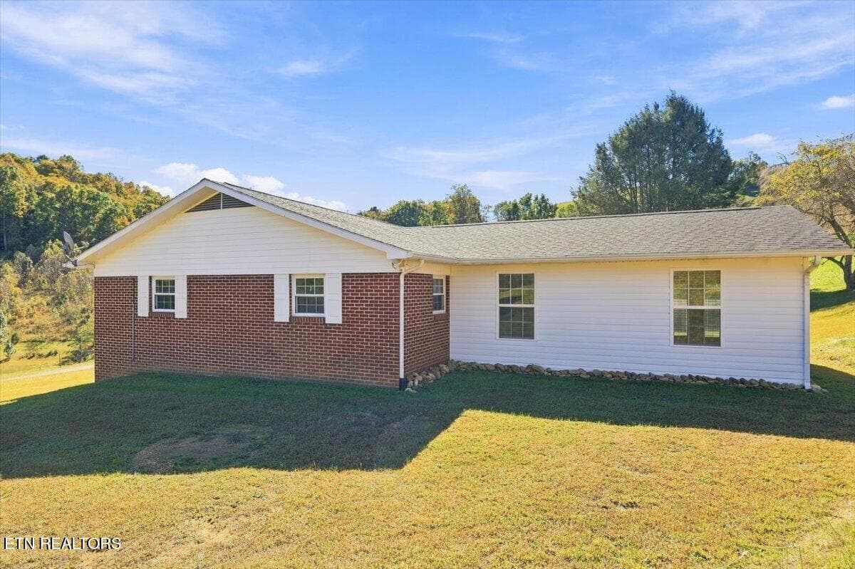 33-216 Ron Trent Rd 33 - 216 Ron Trent Rd, Sneedville, TN 37869