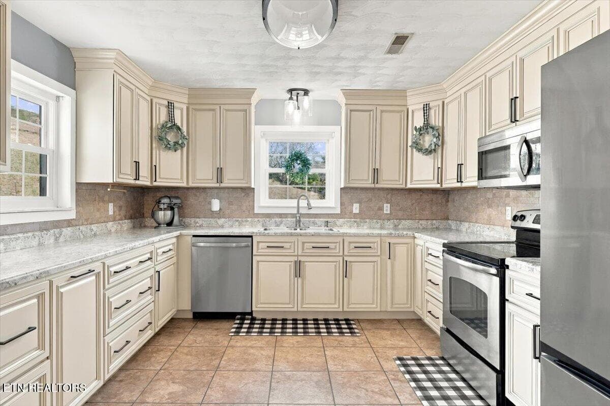 10-216 Ron Trent Rd 10 - 216 Ron Trent Rd, Sneedville, TN 37869