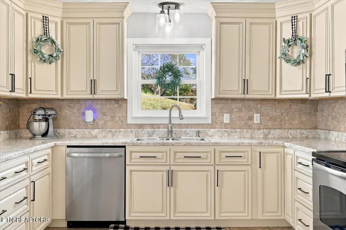 12-216 Ron Trent Rd 12 - 216 Ron Trent Rd, Sneedville, TN 37869