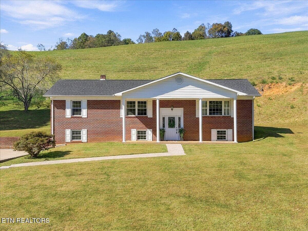 216 Ron Trent Rd, Sneedville, TN 37869
