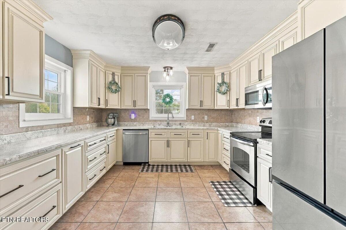 11-216 Ron Trent Rd 11 - 216 Ron Trent Rd, Sneedville, TN 37869