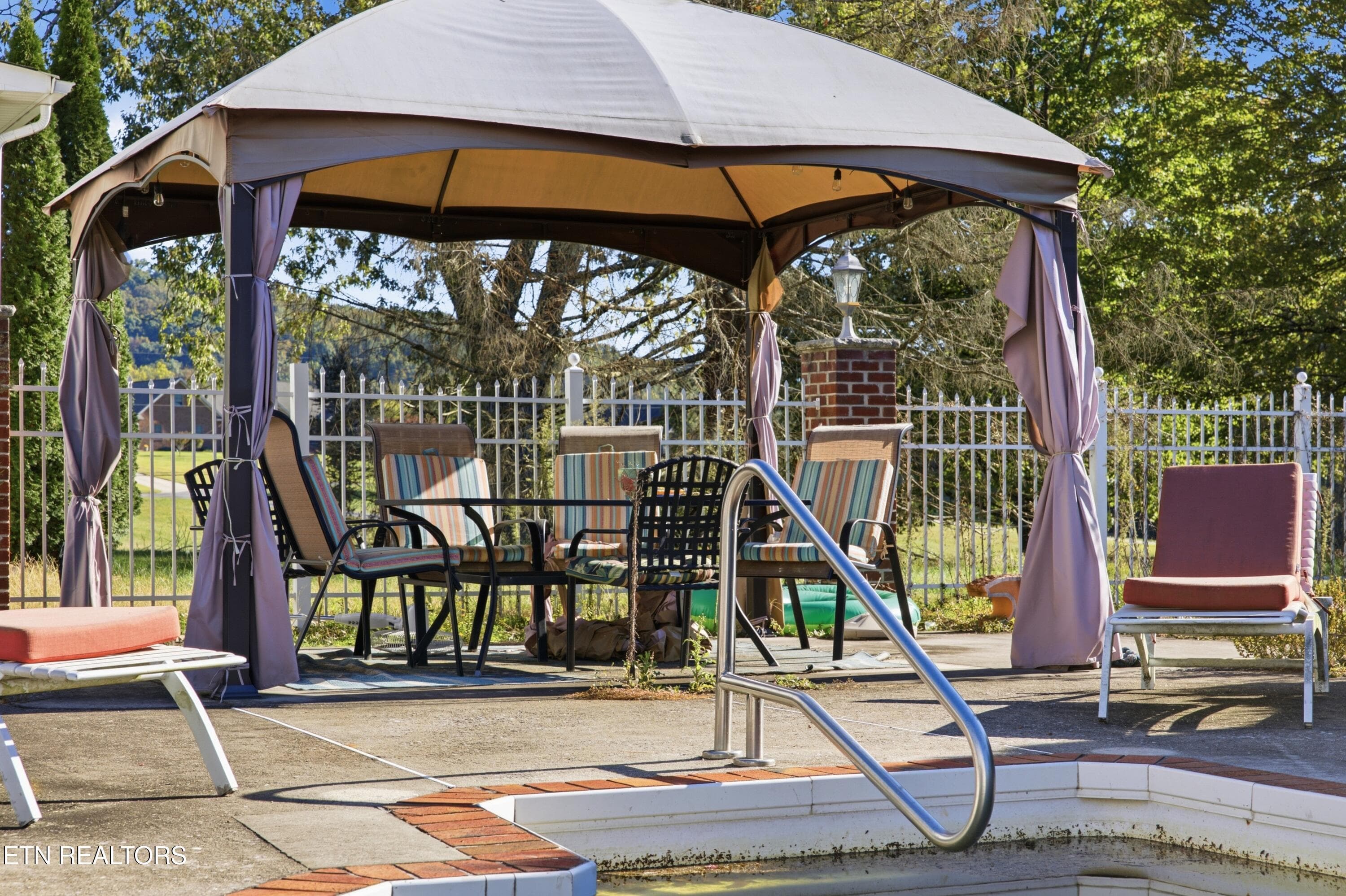 gazebo - 143 Bailey Rd, Kingston, TN 37763