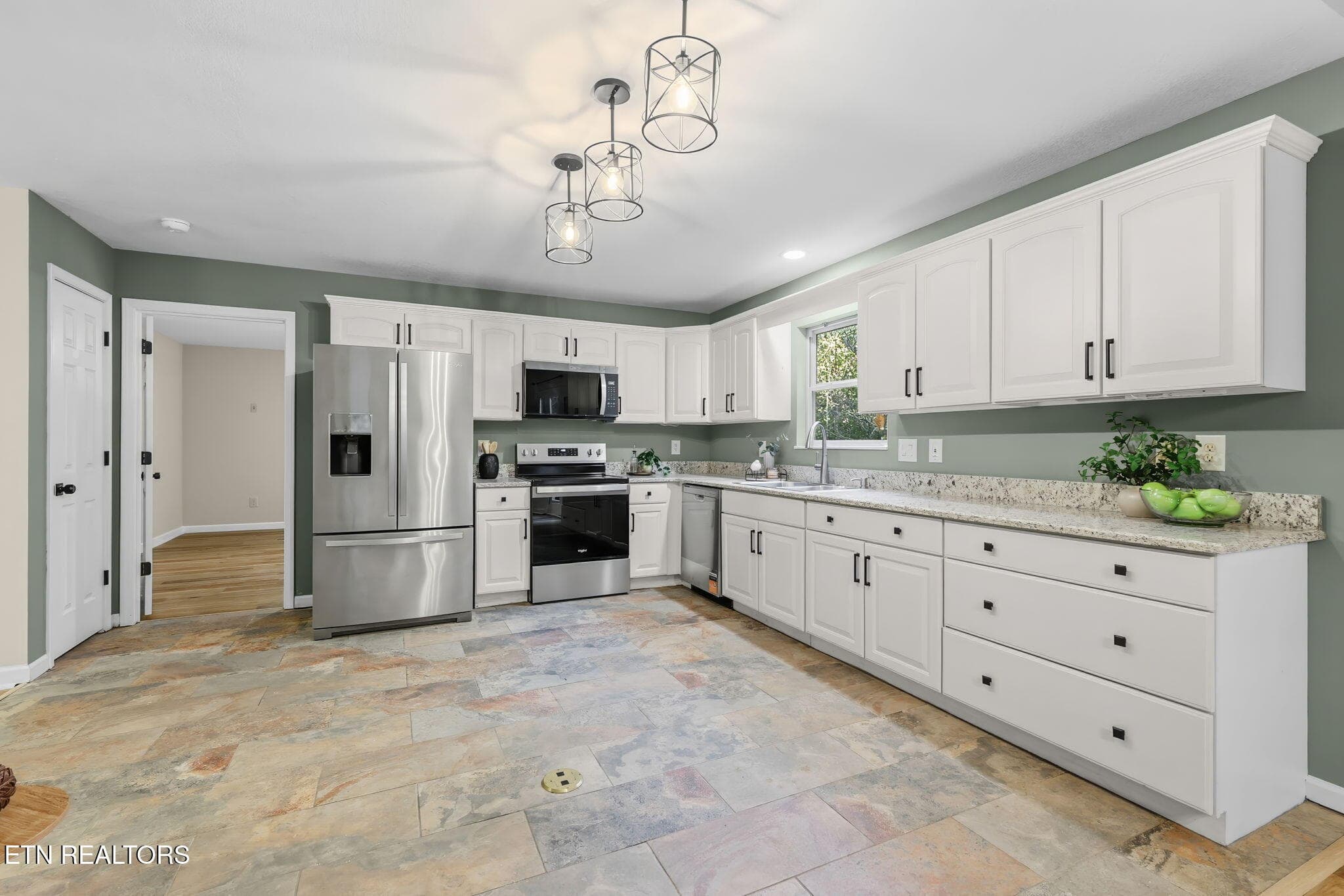 Kitchen - 10560 Pleasant Hollow Way, Corryton, TN 37721