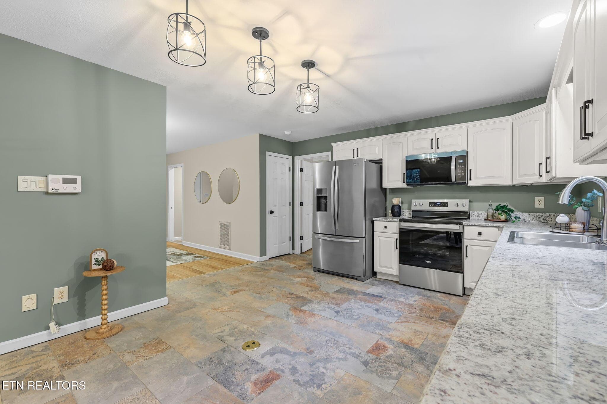Kitchen - 10560 Pleasant Hollow Way, Corryton, TN 37721