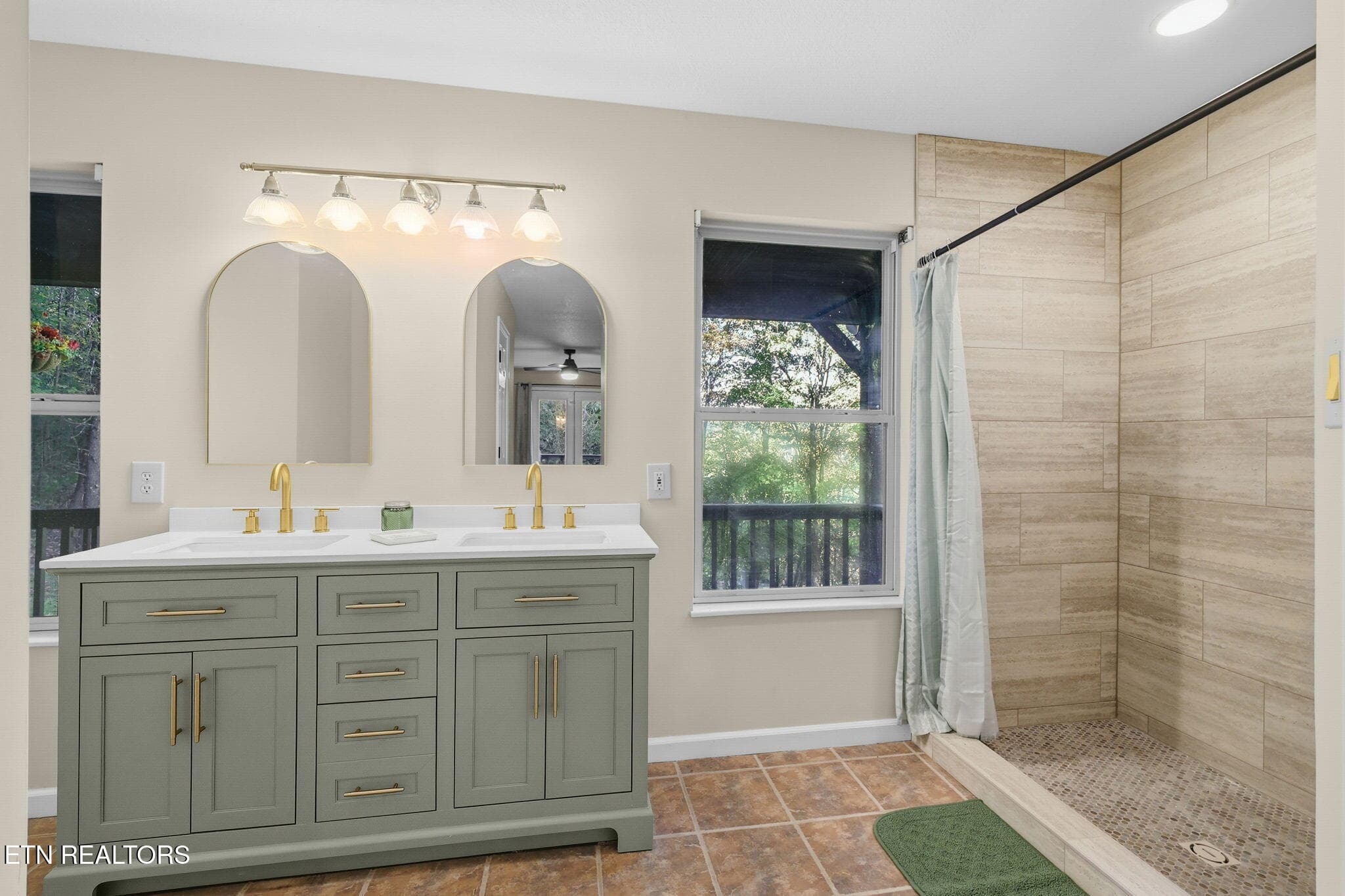 Primary bath - 10560 Pleasant Hollow Way, Corryton, TN 37721