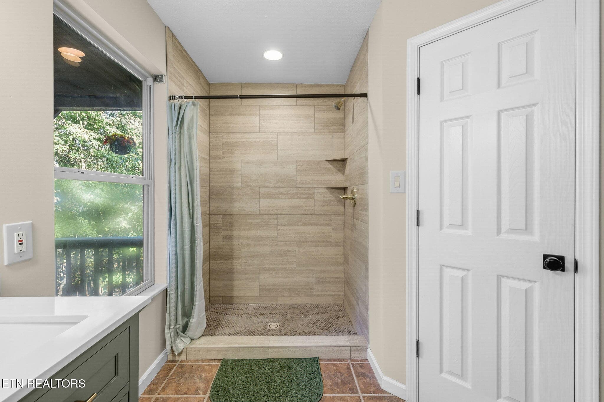 Primary bath - 10560 Pleasant Hollow Way, Corryton, TN 37721