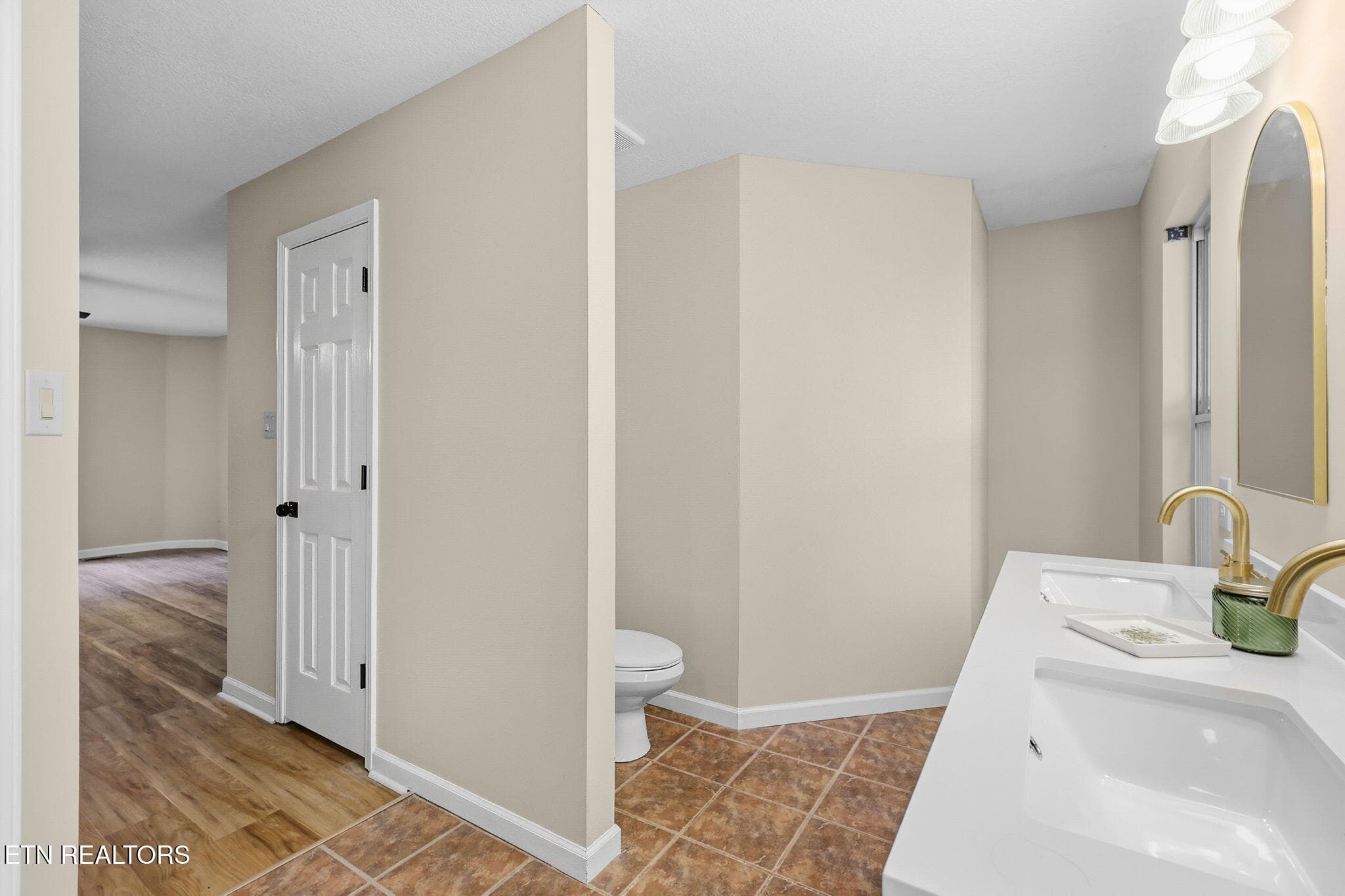Primary bath - 10560 Pleasant Hollow Way, Corryton, TN 37721