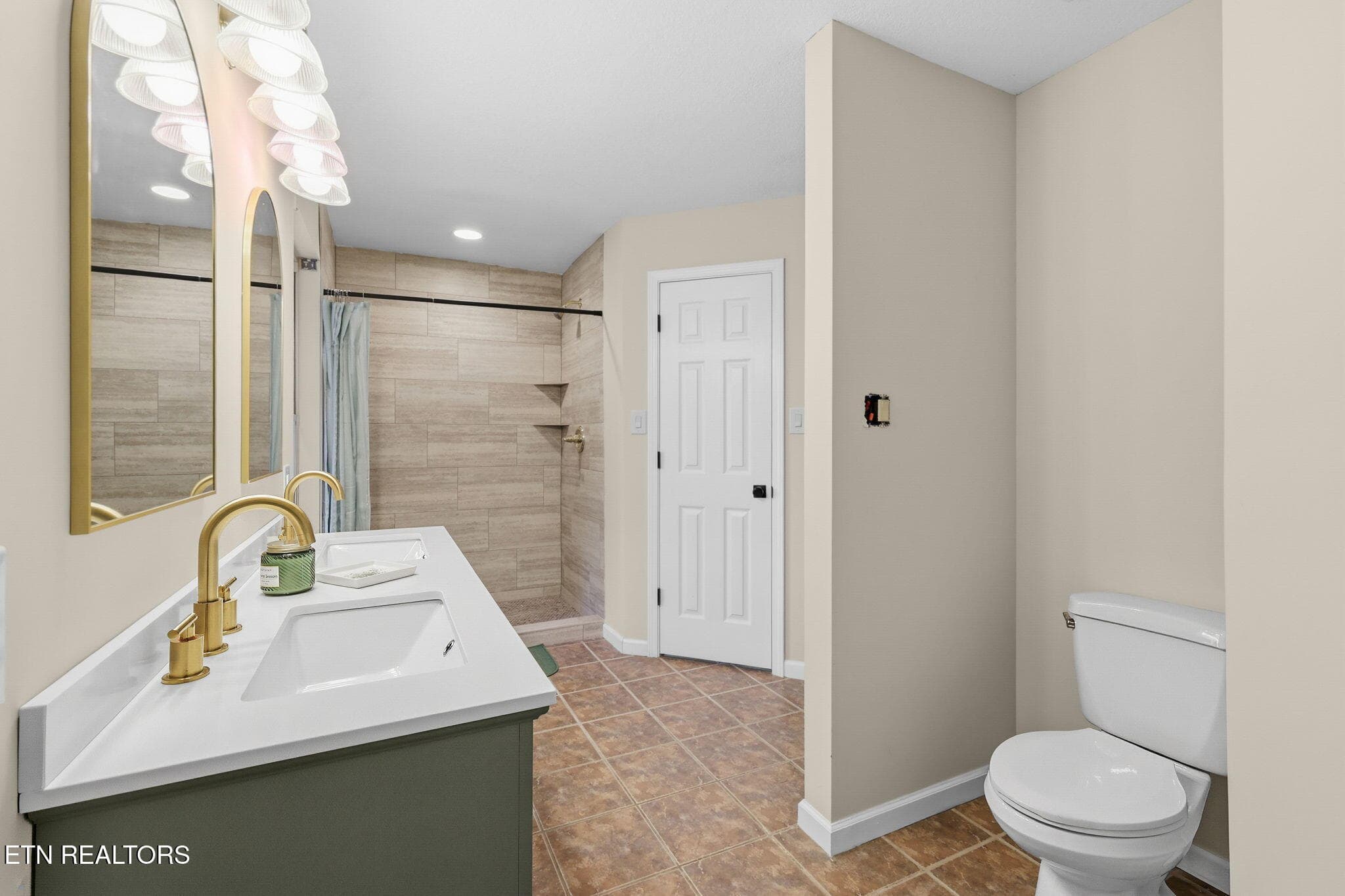 Primary bath - 10560 Pleasant Hollow Way, Corryton, TN 37721
