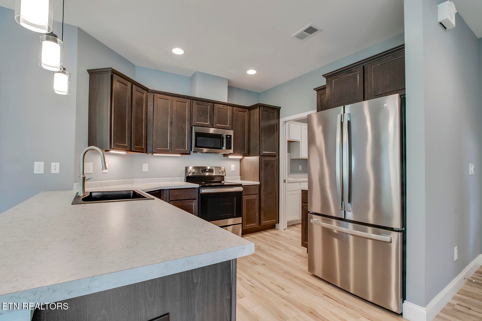 10_OganaLane_211_Kitchen01 - 211 Ogana Lane, Loudon, TN 37774