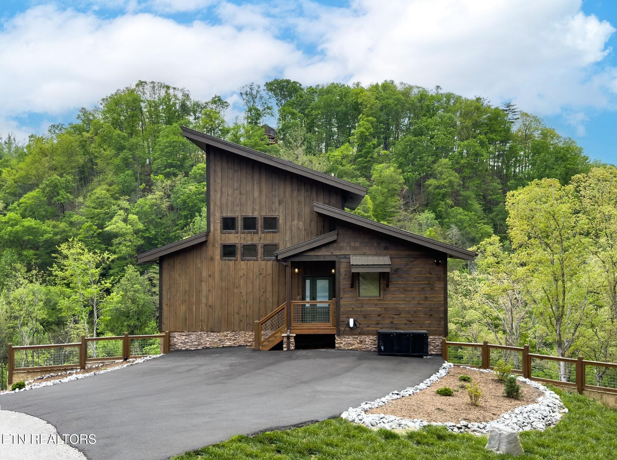 1 - 2139 Coopers Hawk Way, Sevierville, TN 37862