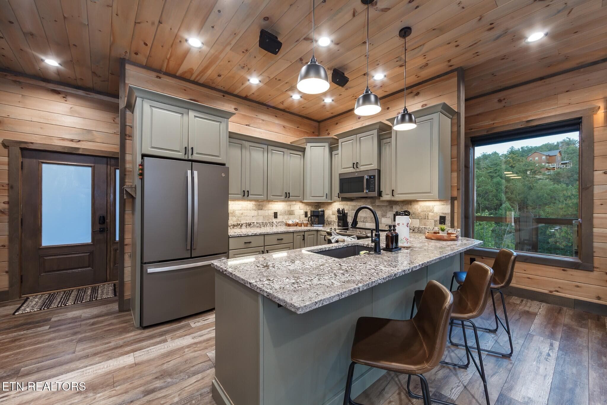 8 - 2139 Coopers Hawk Way, Sevierville, TN 37862