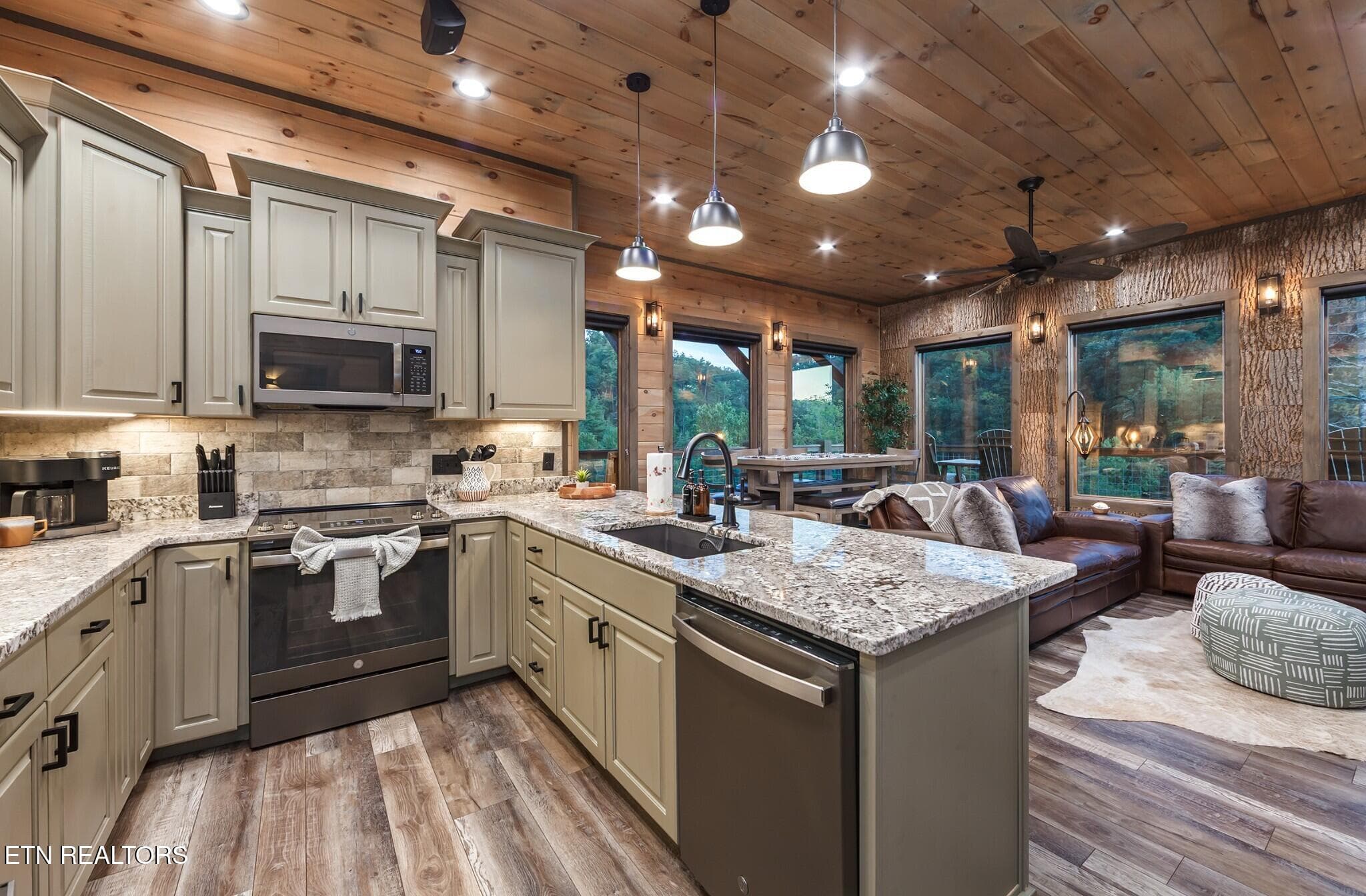 10 - 2139 Coopers Hawk Way, Sevierville, TN 37862