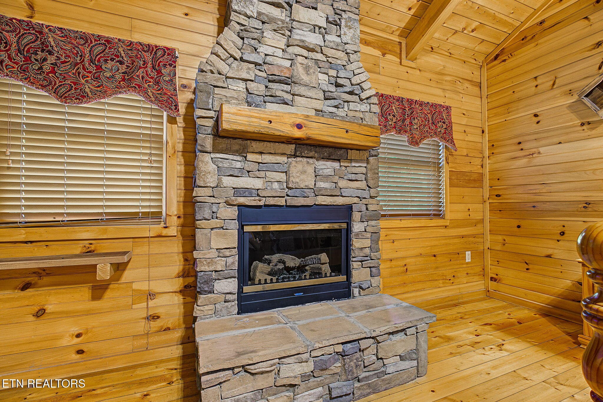 38-web-or-mls-817-boone-acres-ln - 817 Boone Acres Lane, Pigeon Forge, TN 37863