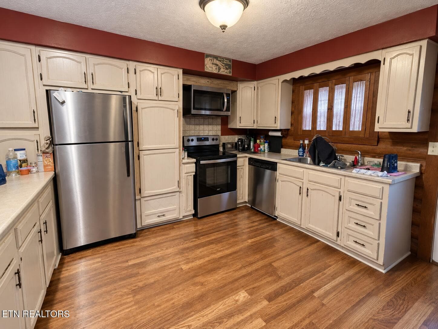 Cozy Rustic Country Kitchen - 215 Grave Hill Rd, Oneida, TN 37841