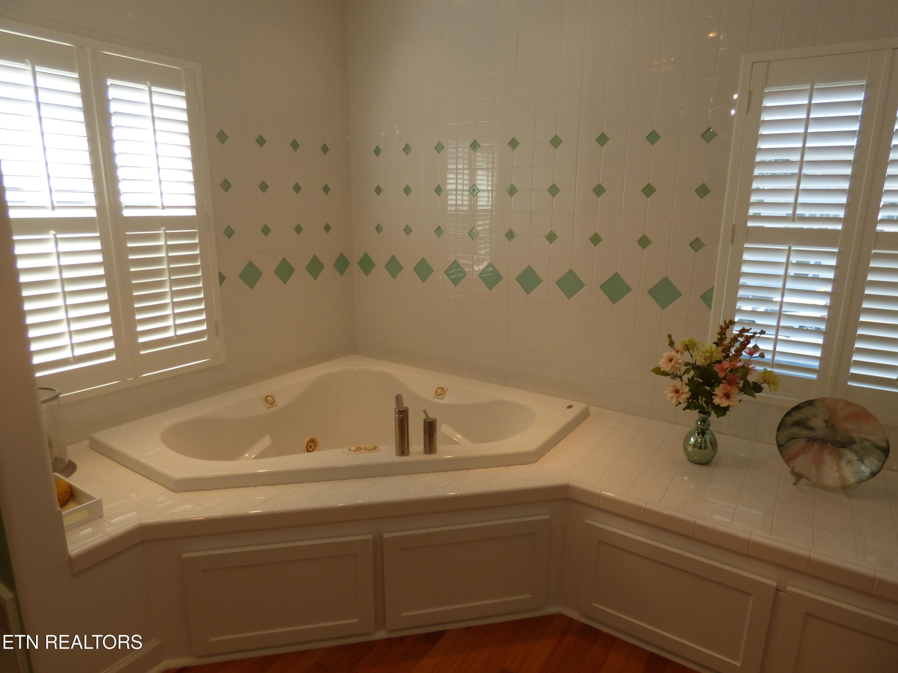 P1090380 - 31 W 5th St, Crossville, TN 38555