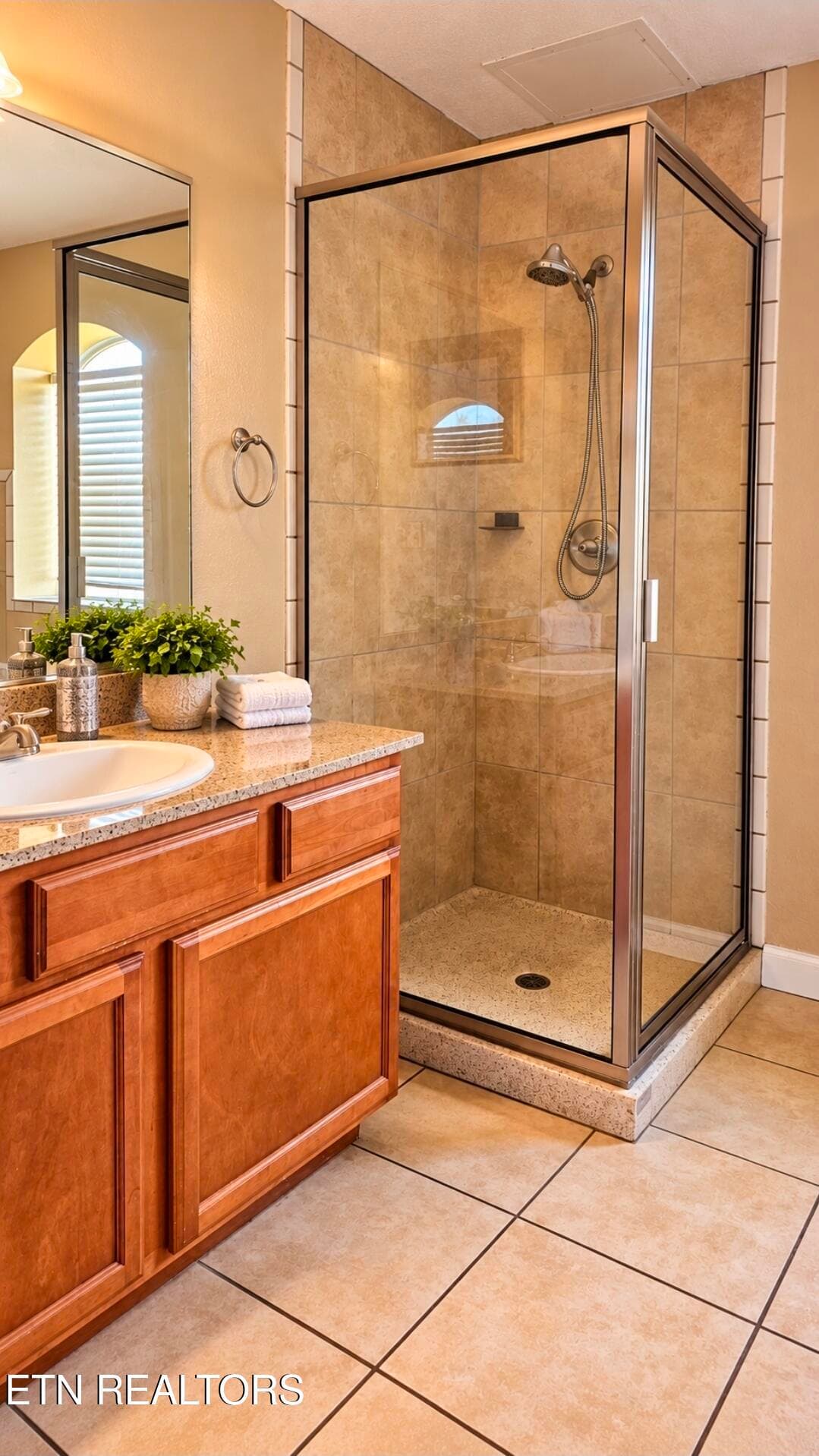 walk in shower - 124 Plaza Drive UNIT 5301, Pigeon Forge, TN 37863