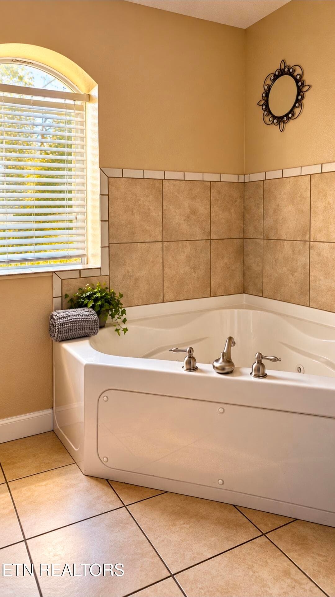 Primary garden tub - 124 Plaza Drive UNIT 5301, Pigeon Forge, TN 37863