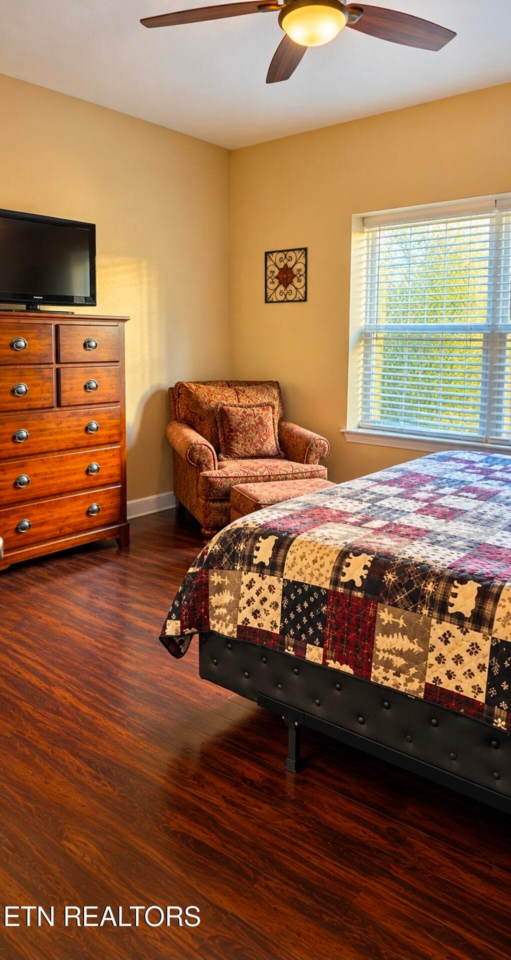 lots of natural light - 124 Plaza Drive UNIT 5301, Pigeon Forge, TN 37863