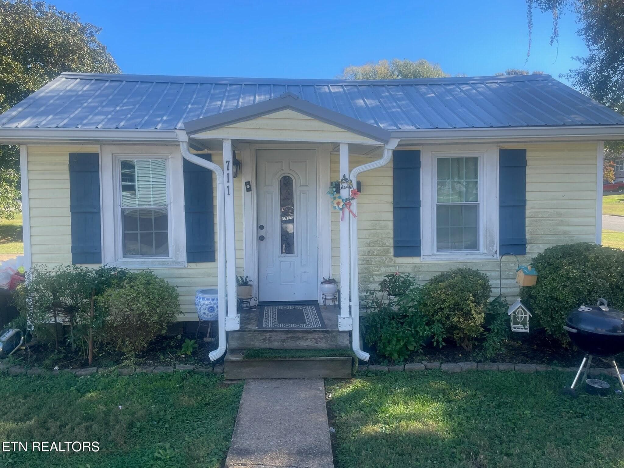 711 N B St, Lenoir City, TN 37771