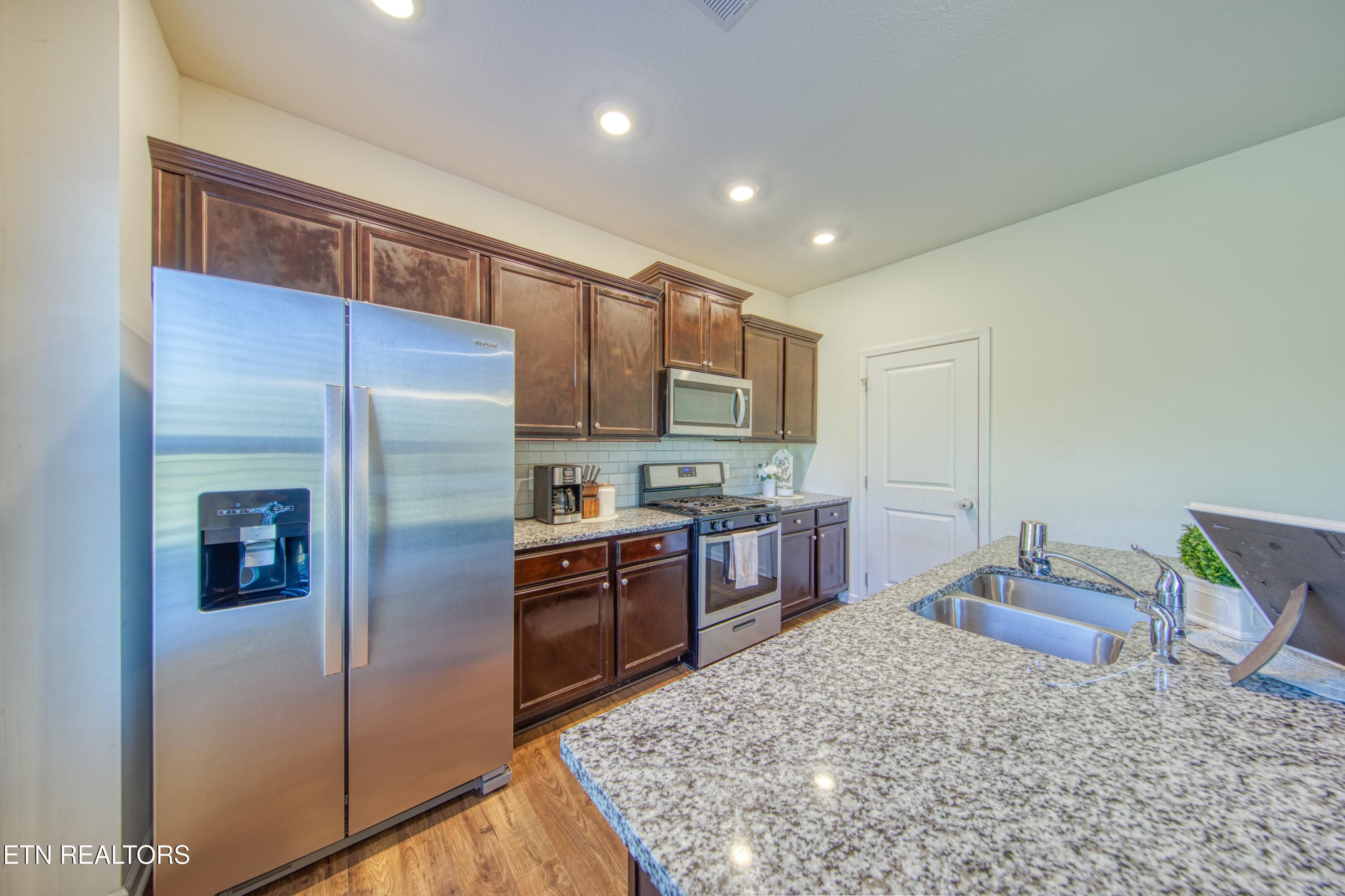kitchen - 460 Cedar Park Drive, Loudon, TN 37774
