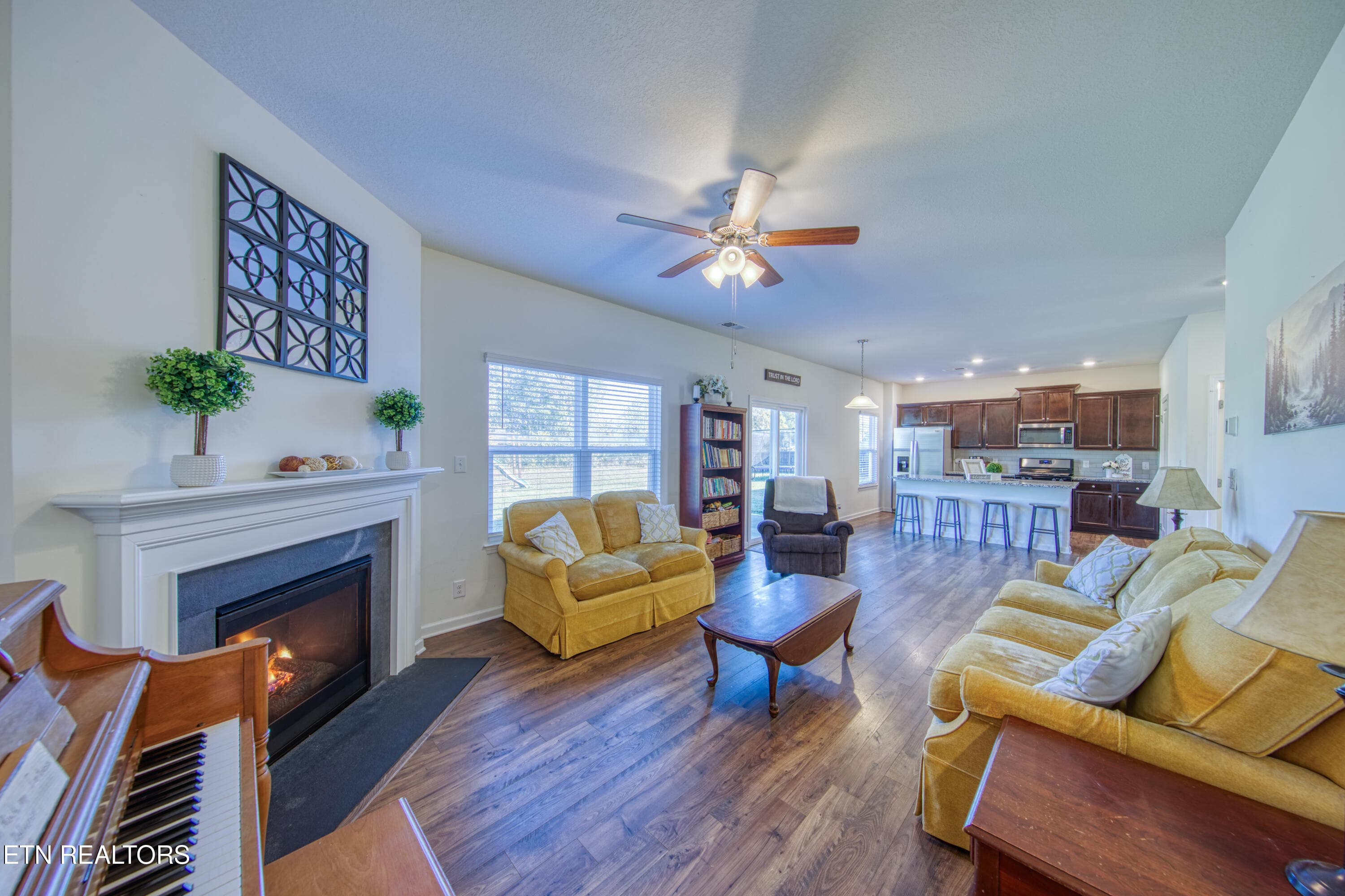 living room - 460 Cedar Park Drive, Loudon, TN 37774