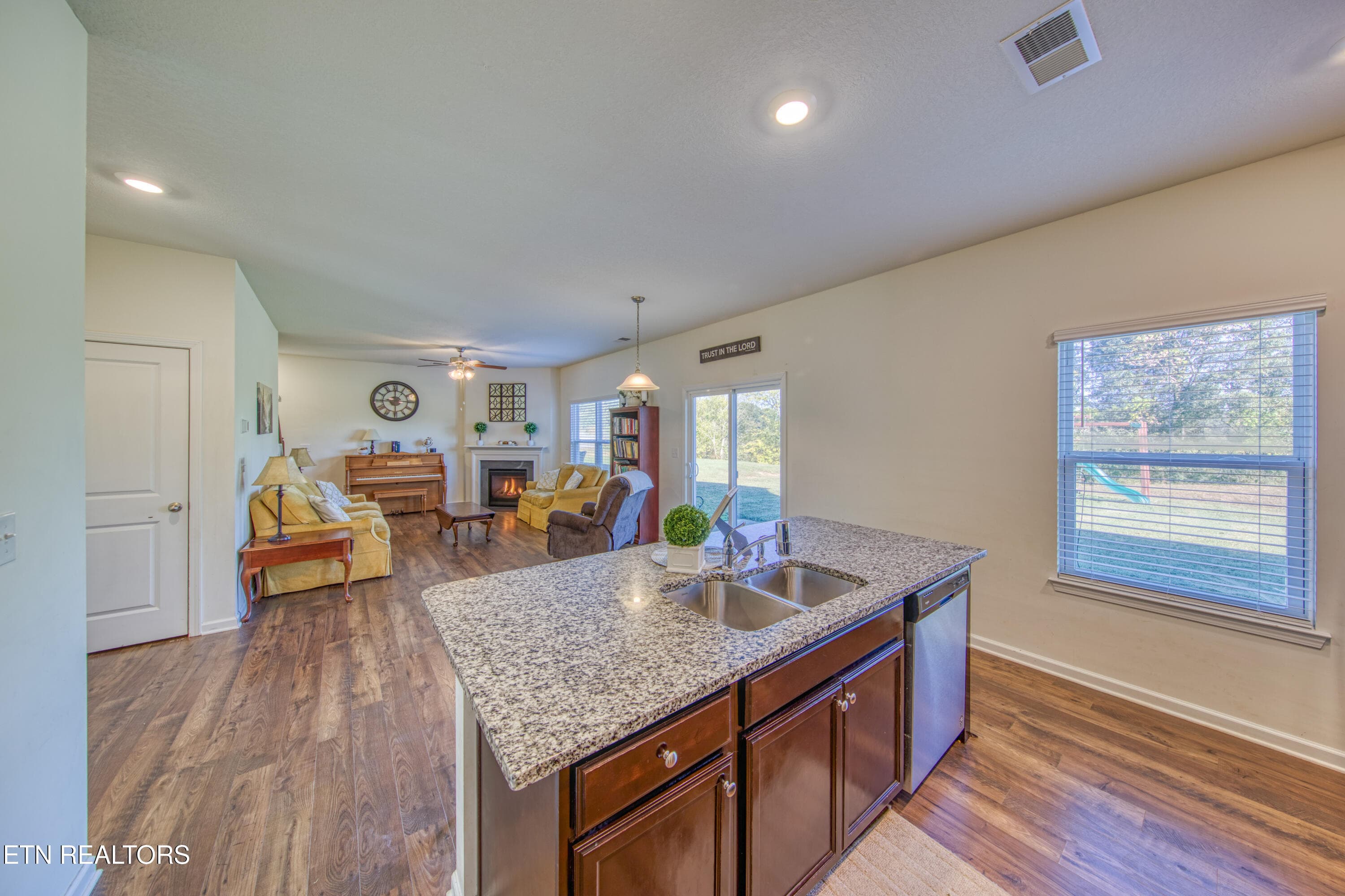 kitchen - 460 Cedar Park Drive, Loudon, TN 37774