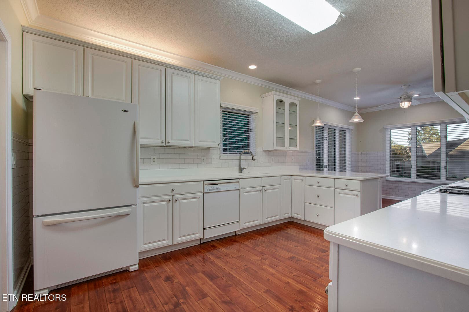 12_231 Tanasi Lagoon Drive_Kitchen01 - 231 Tanasi Lagoon Drive, Loudon, TN 37774