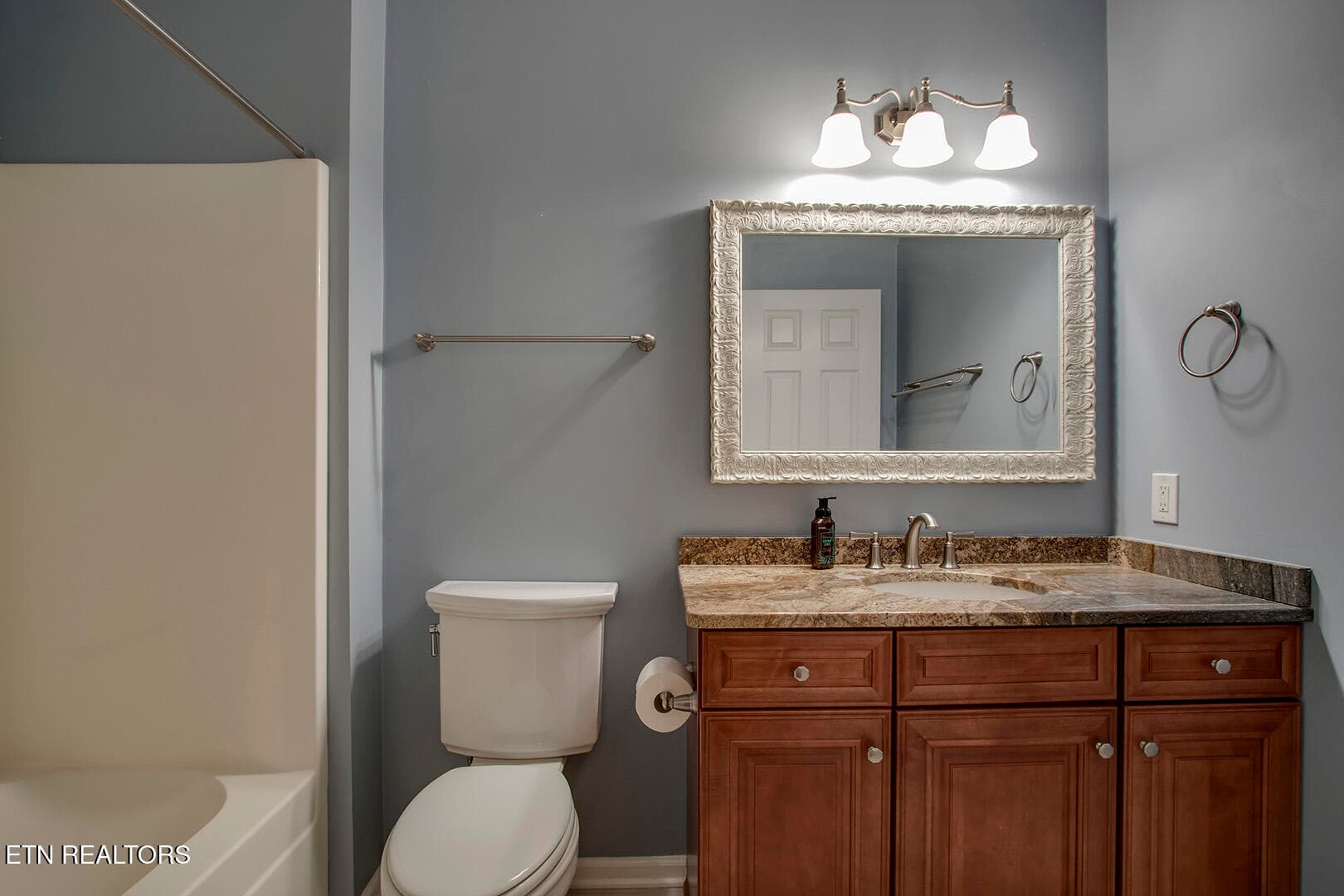 33_231 Tanasi Lagoon Drive_GuestBath - 231 Tanasi Lagoon Drive, Loudon, TN 37774