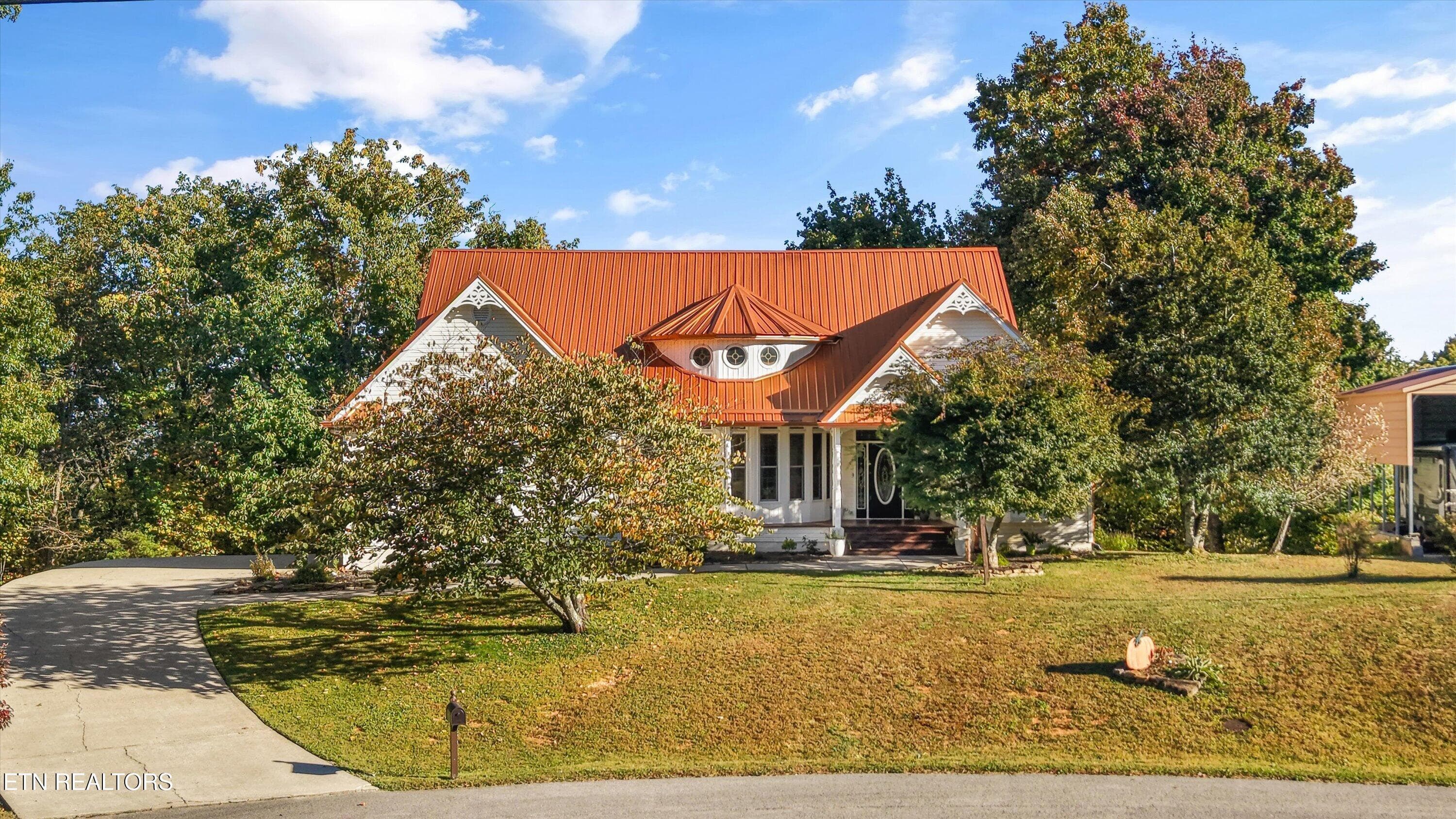 286 Bobcat Tr, Caryville, TN 37714