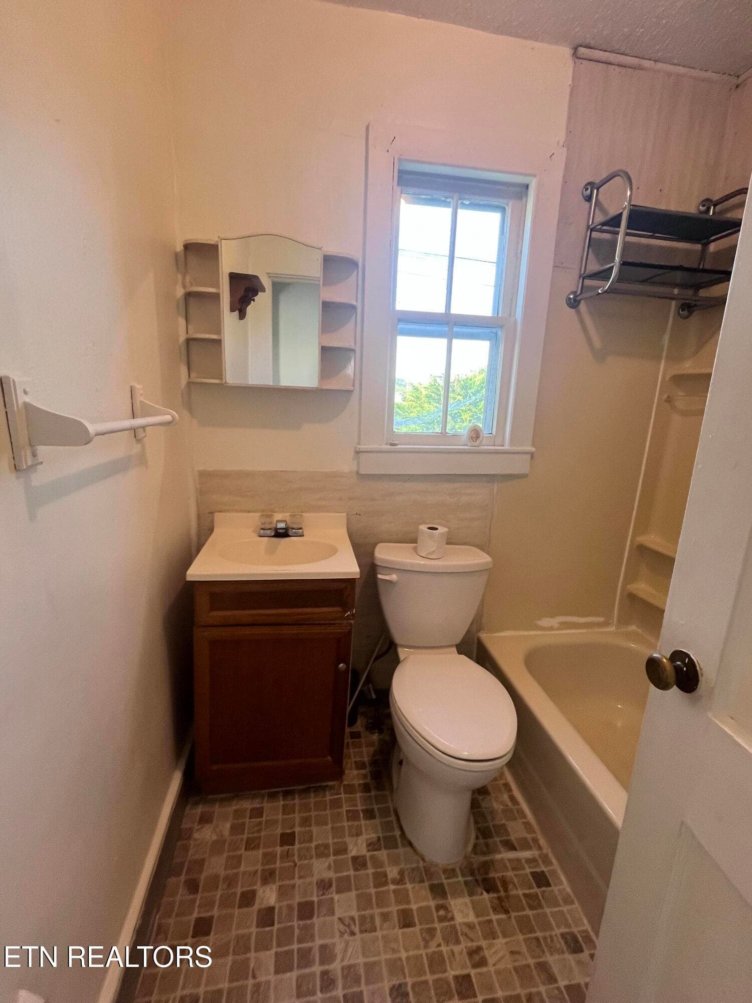 Full Bathroom - 227 Henderson Ave, Sevierville, TN 37862
