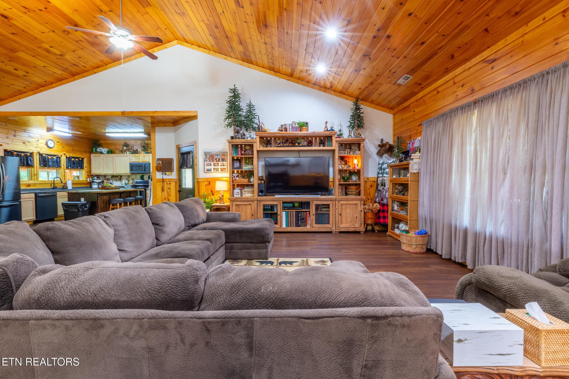 Living Room - 1668 Deerwood Rd, Newport, TN 37821