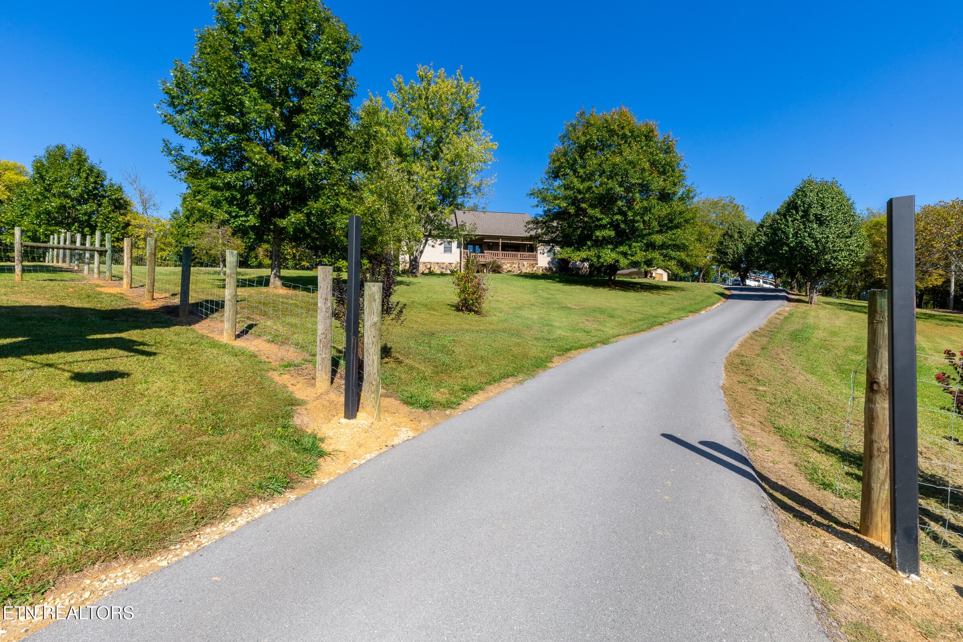 Driveway & Grounds - 1668 Deerwood Rd, Newport, TN 37821