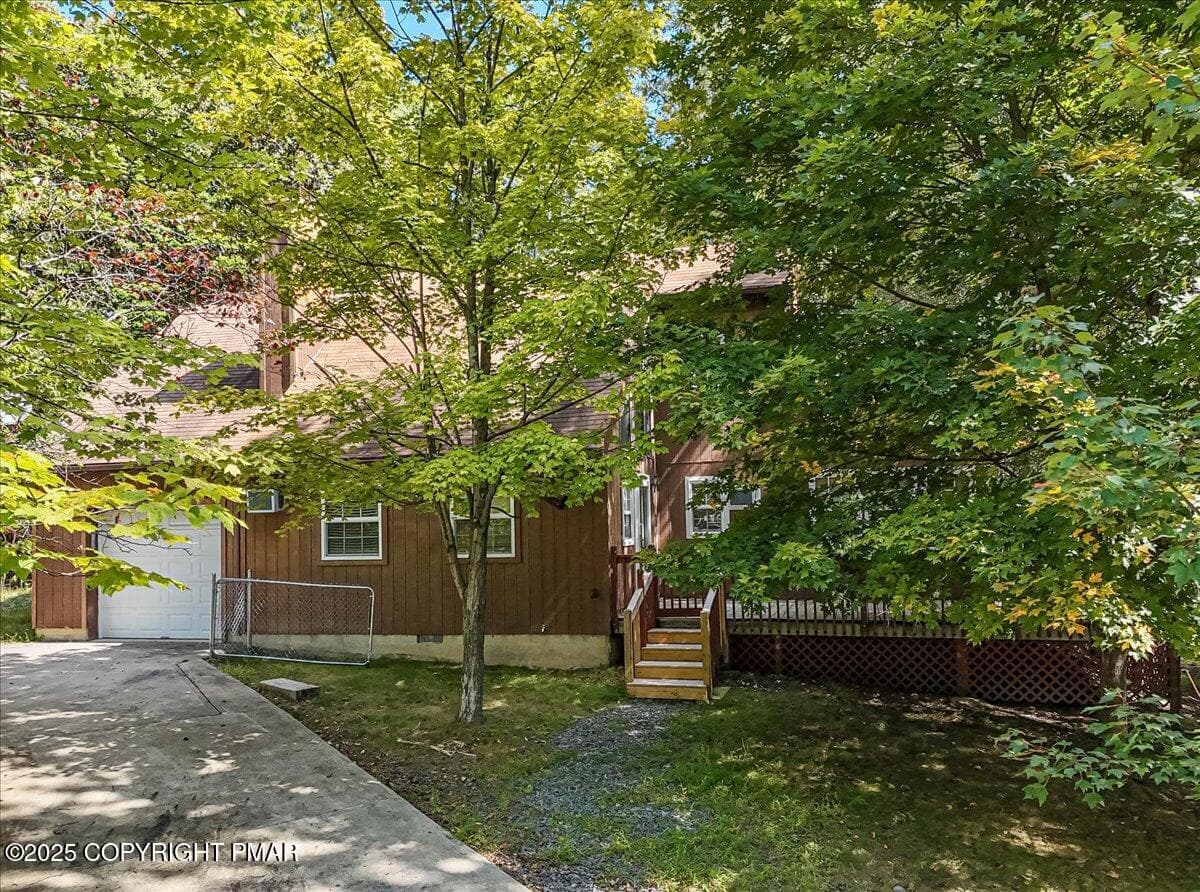 153 Segatti Circle, Bushkill, PA 18324
