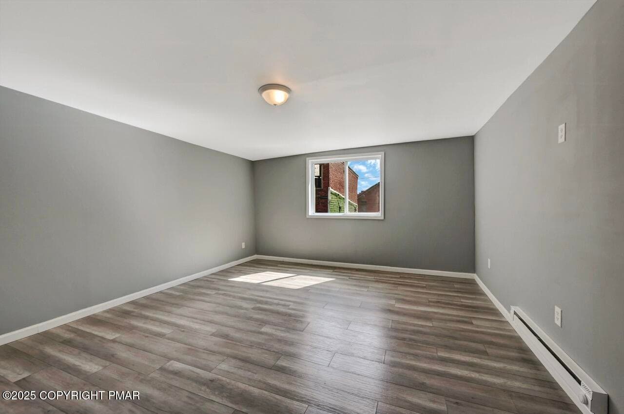 126-128 E Broad St 31 - 2nd Floor Large - 126-128 E Broad Street, Tamaqua, PA 18252, Tamaqua