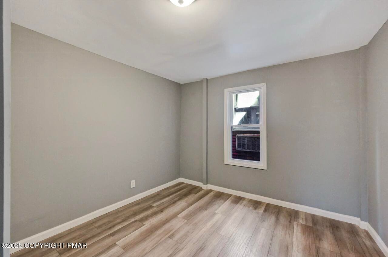 126-128 E Broad St 35 - 2nd Floor Large - 126-128 E Broad Street, Tamaqua, PA 18252, Tamaqua