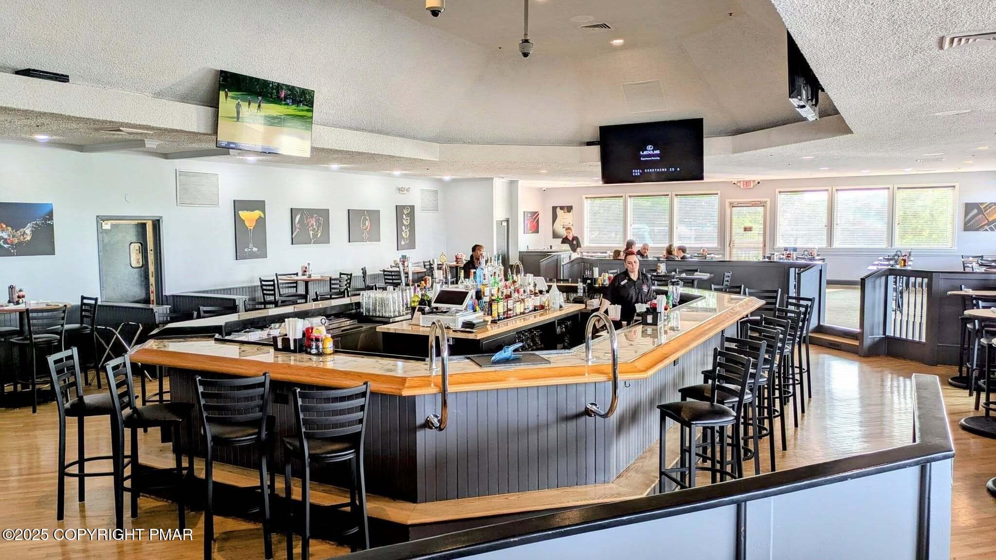 8 TOW Restaurant - 1142 Yorkshire Lane, Bushkill, PA 18324, Bushkill