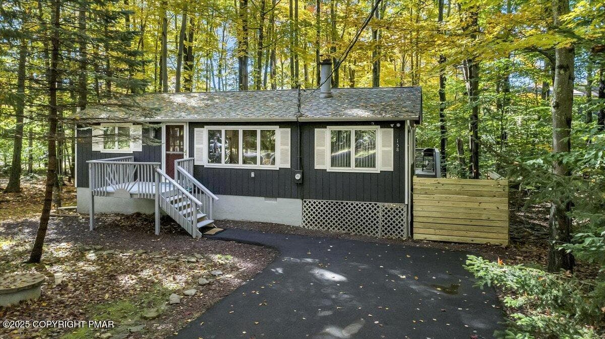 158 Choctaw Drive, Pocono Lake, PA 18347