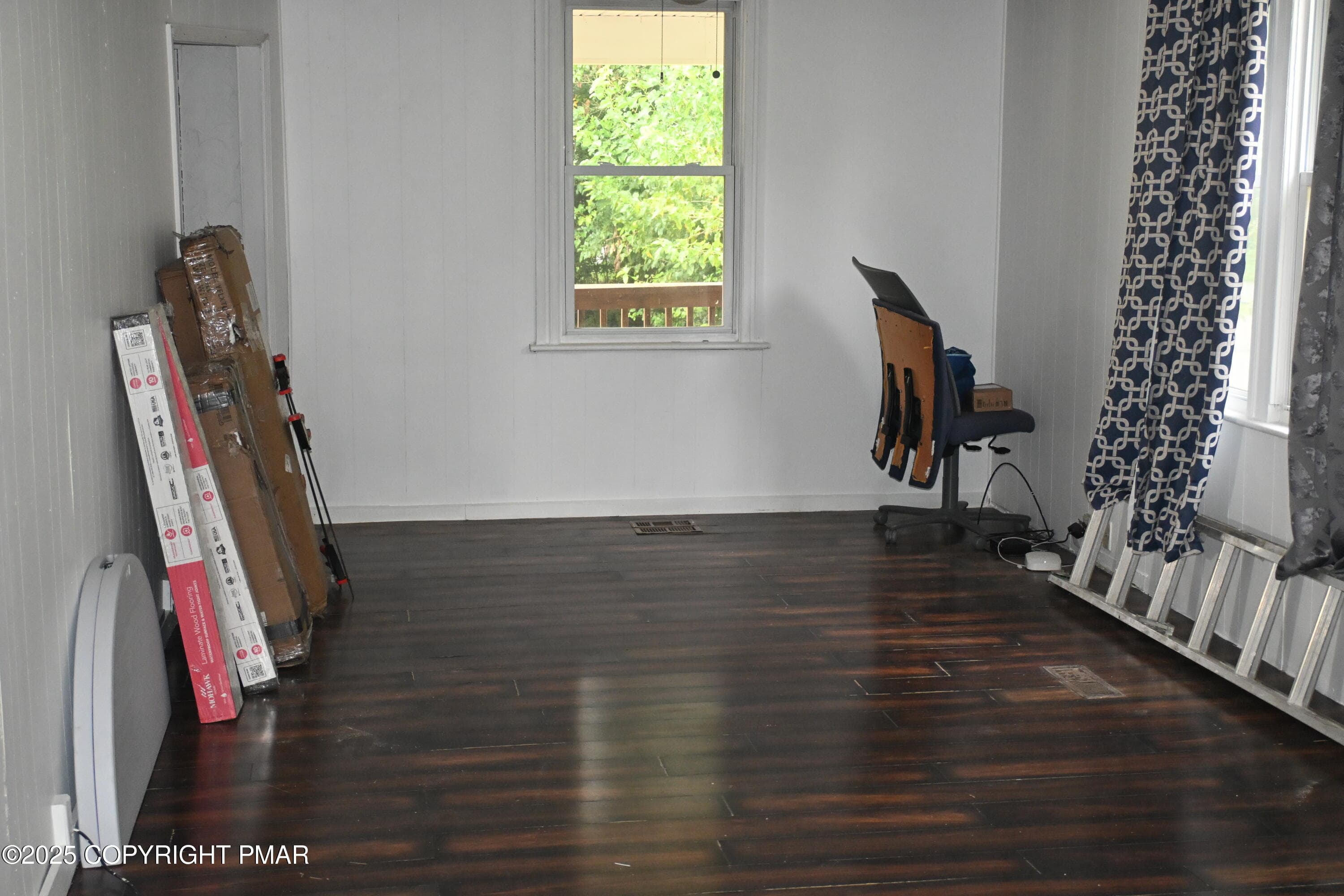 Living Room - 2215 Pennsylvania Avenue, Martins Creek, PA 18063, Martins Creek