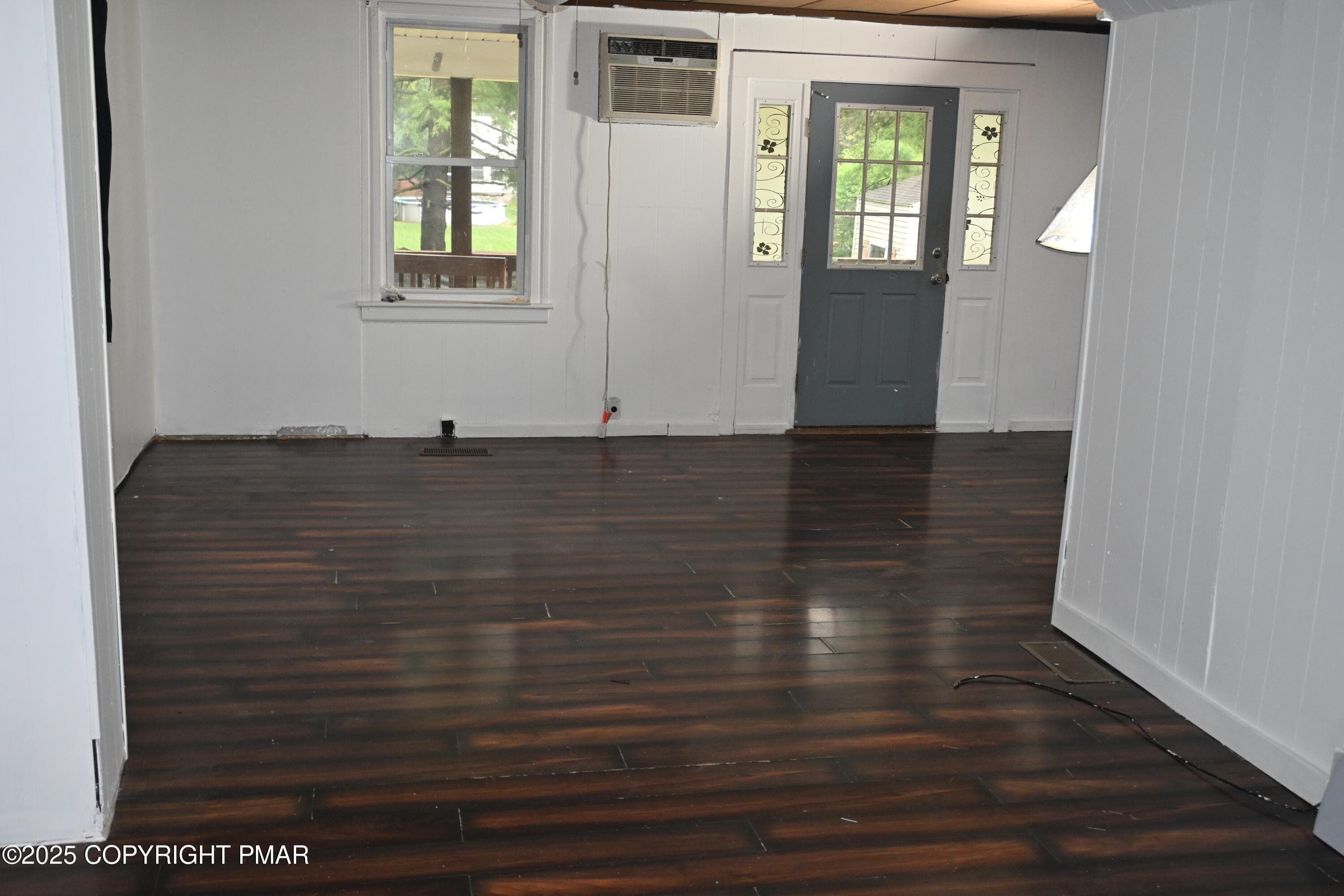 Living Room - 2215 Pennsylvania Avenue, Martins Creek, PA 18063, Martins Creek
