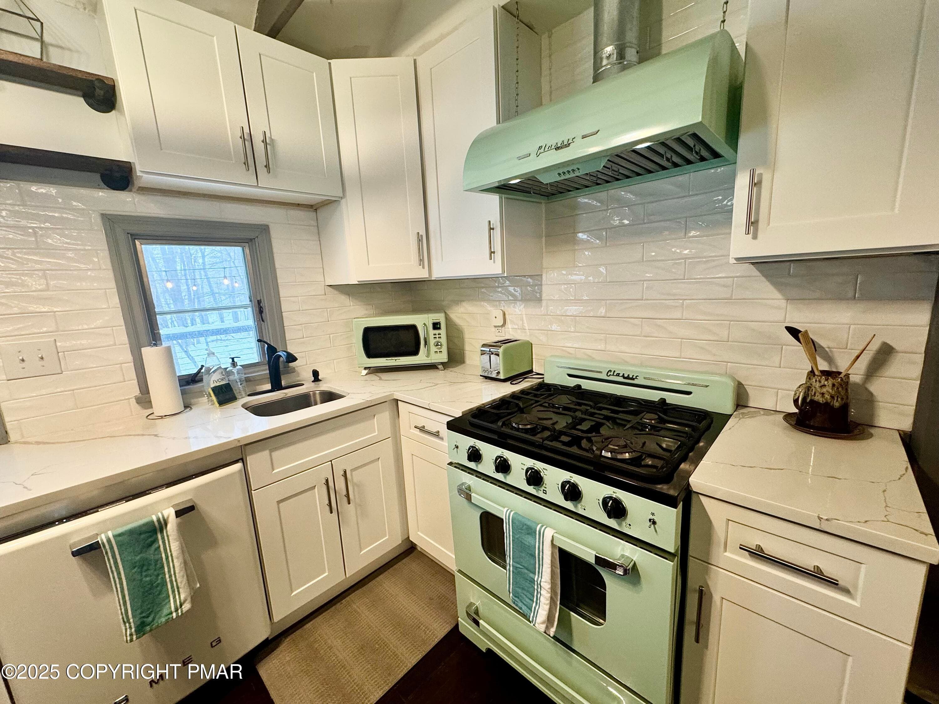 Kitchen - 24 Split Rock Road, Lake Harmony, PA 18624, Lake Harmony