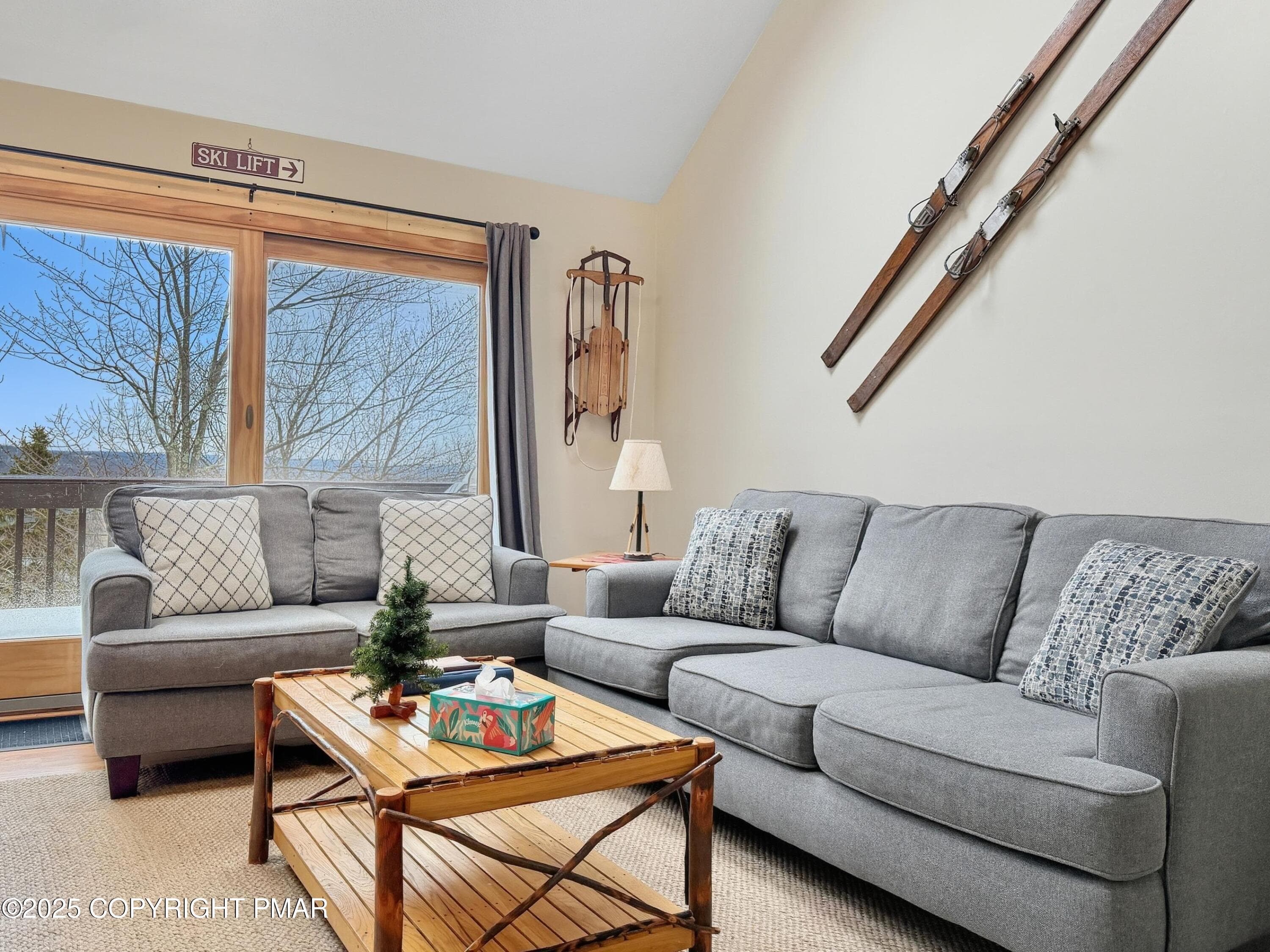 2jkj70jig6 - 227 Cross Country Lane, Tannersville, PA 18372, Tannersville