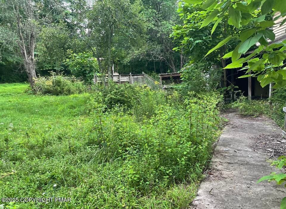 410 Hunters Farm Road, Henryville, PA 18332