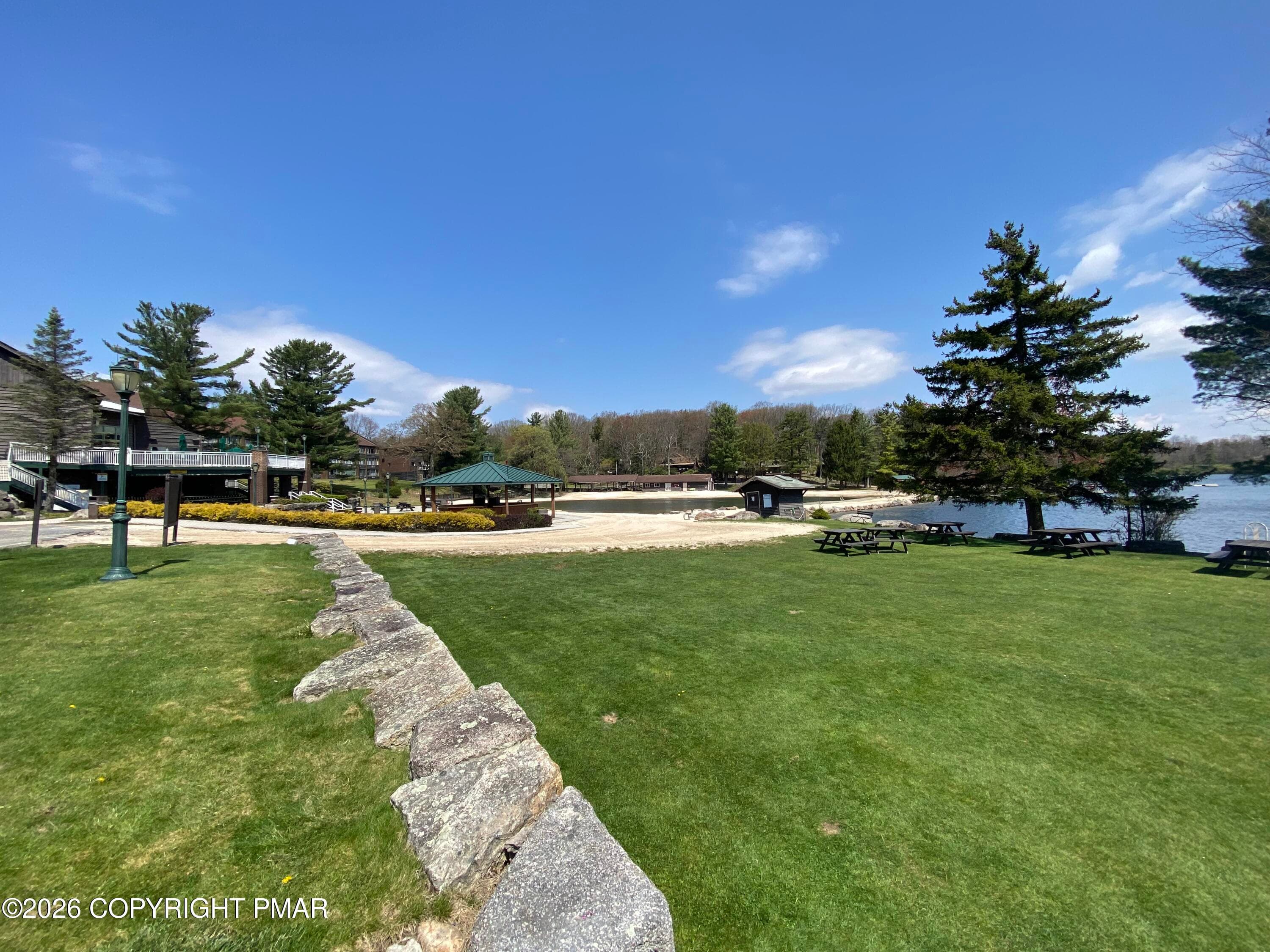 SplitRockLagoonBar - 9 Sassafras Road, Lake Harmony, PA 18624, Lake Harmony