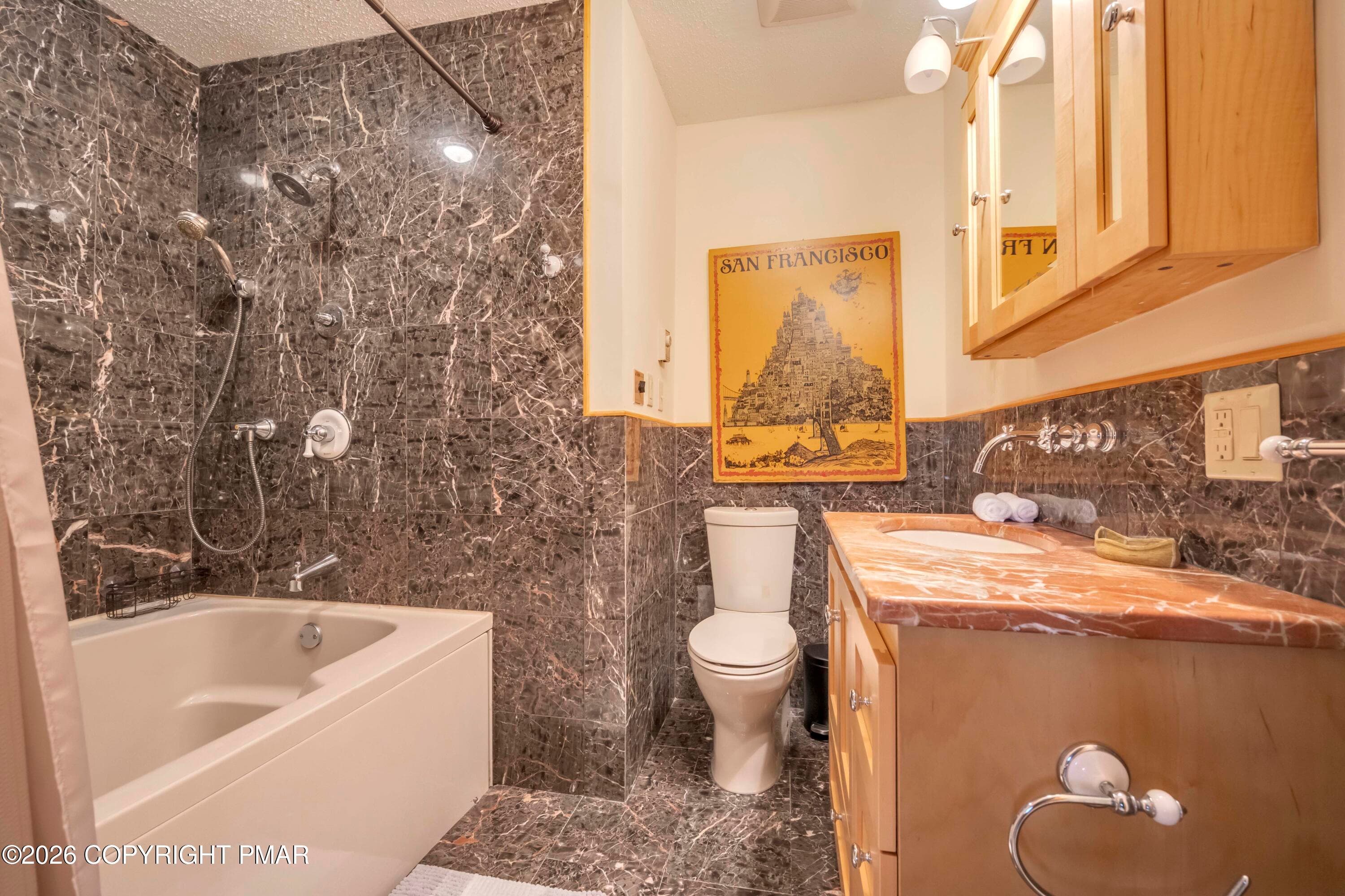 full lower bath - 262 Overlook Way, Tannersville, PA 18372, Tannersville